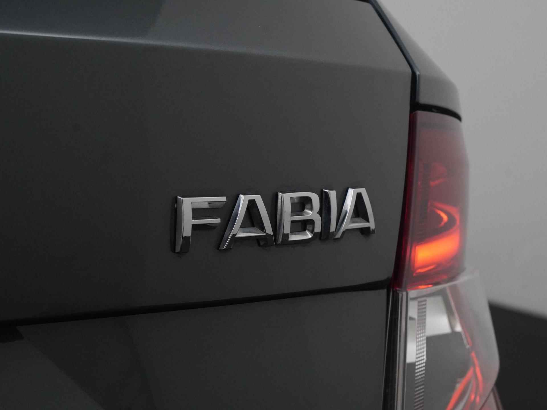 Skoda Fabia Combi 1.0 TSI Monte Carlo | Apple/Android Carplay | Navigatie | Parkeersensor | Zondag Open! - 23/36