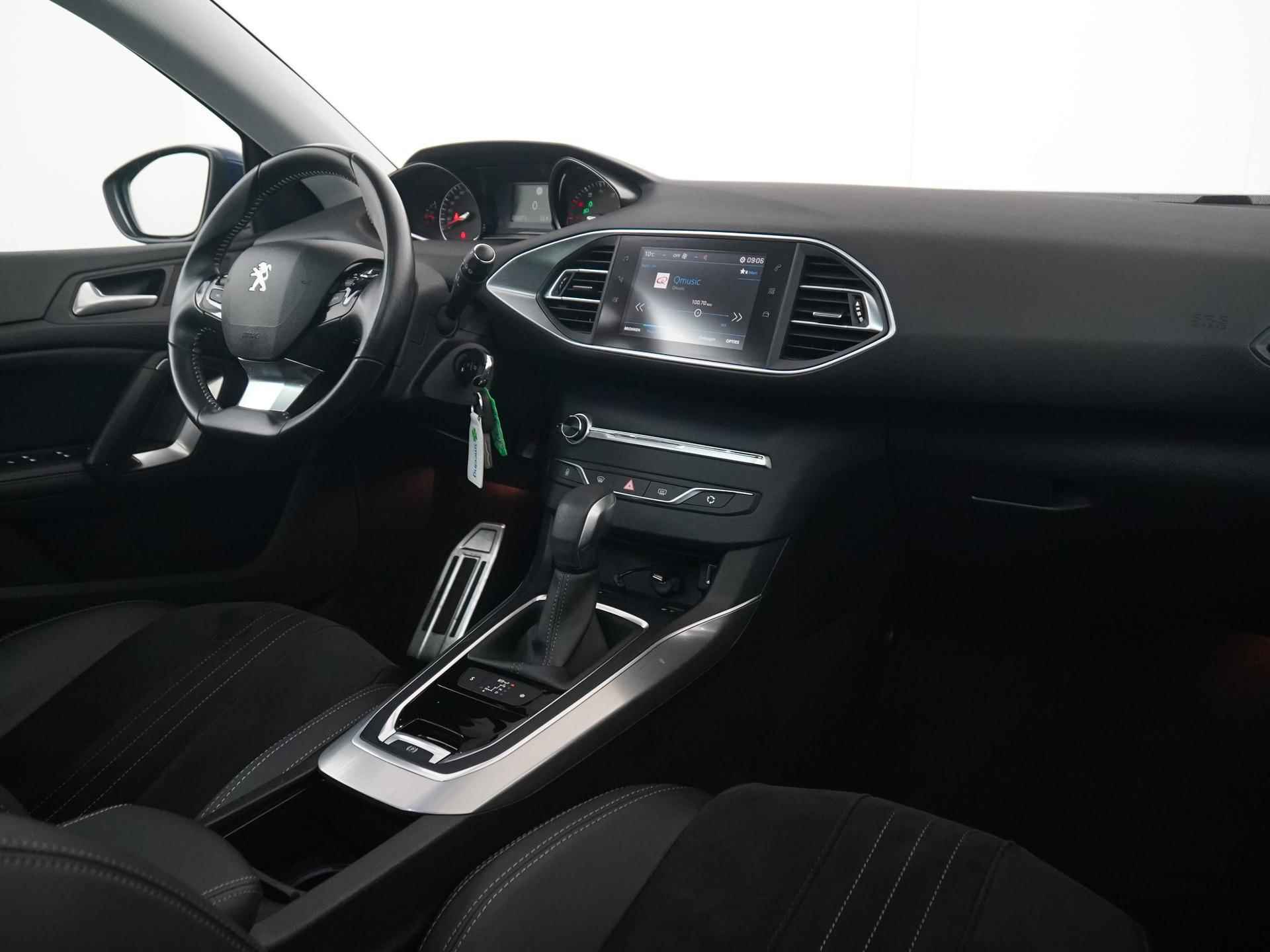 Peugeot 308 1.2 PureTech Allure | Panoramadak | Stoelverwarming | Carplay | Zondag Open! - 2/35