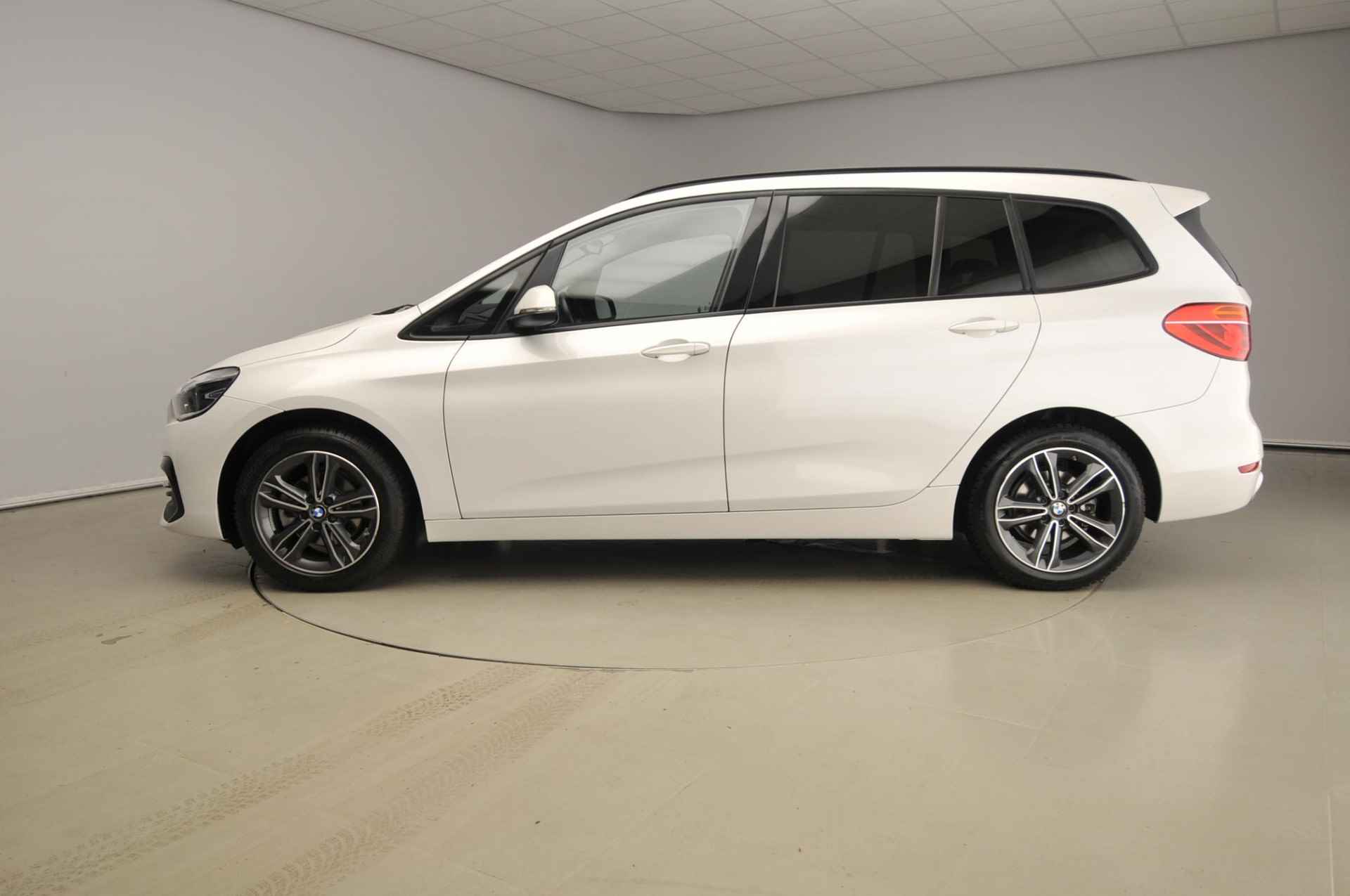 BMW 2 Serie Gran Tourer 216i 7p. | LED | HUD | Sportstoelen | Derde zitrij | PDC | Clima | DAB | Hifi speakers | Alu 17 inch - 3/38