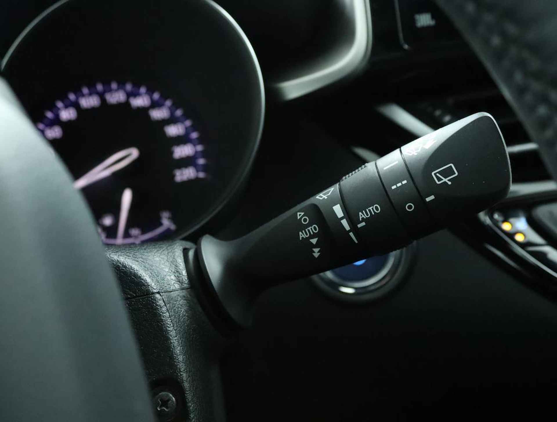 Toyota C-HR 1.8 Hybrid Style Ultimate | Adaptive Cruise Control | Achteruitrijcamera | Stoelverwarming | JBL Audio | - 31/56