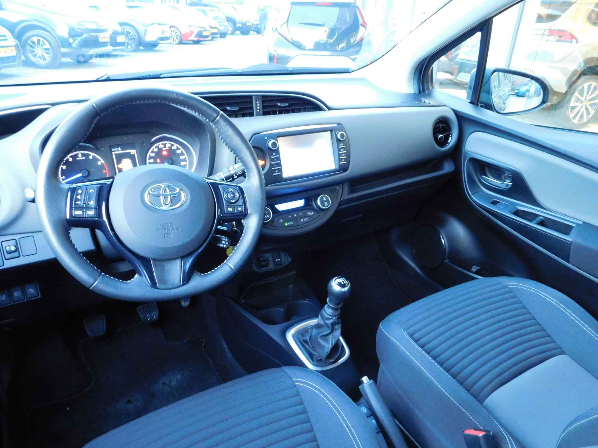 Toyota Yaris 1.5 VVT-i Aspiration - 2/55