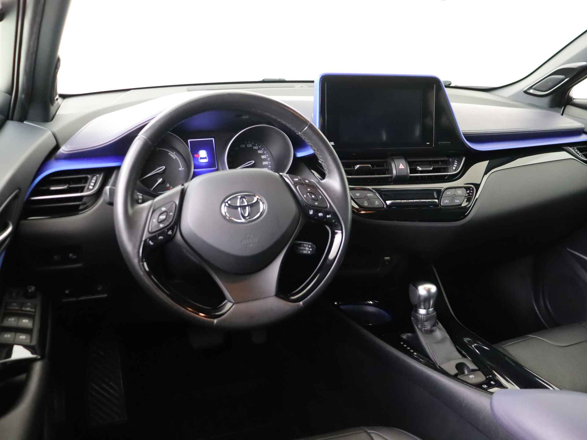 Toyota C-HR 1.8 Hybrid Bi-Tone Plus I Navigatie I Climate Control I Cruise Control I Camera I USB I LM Velgen I 1e Eigenaar I Lederen Bekleding I - 6/49