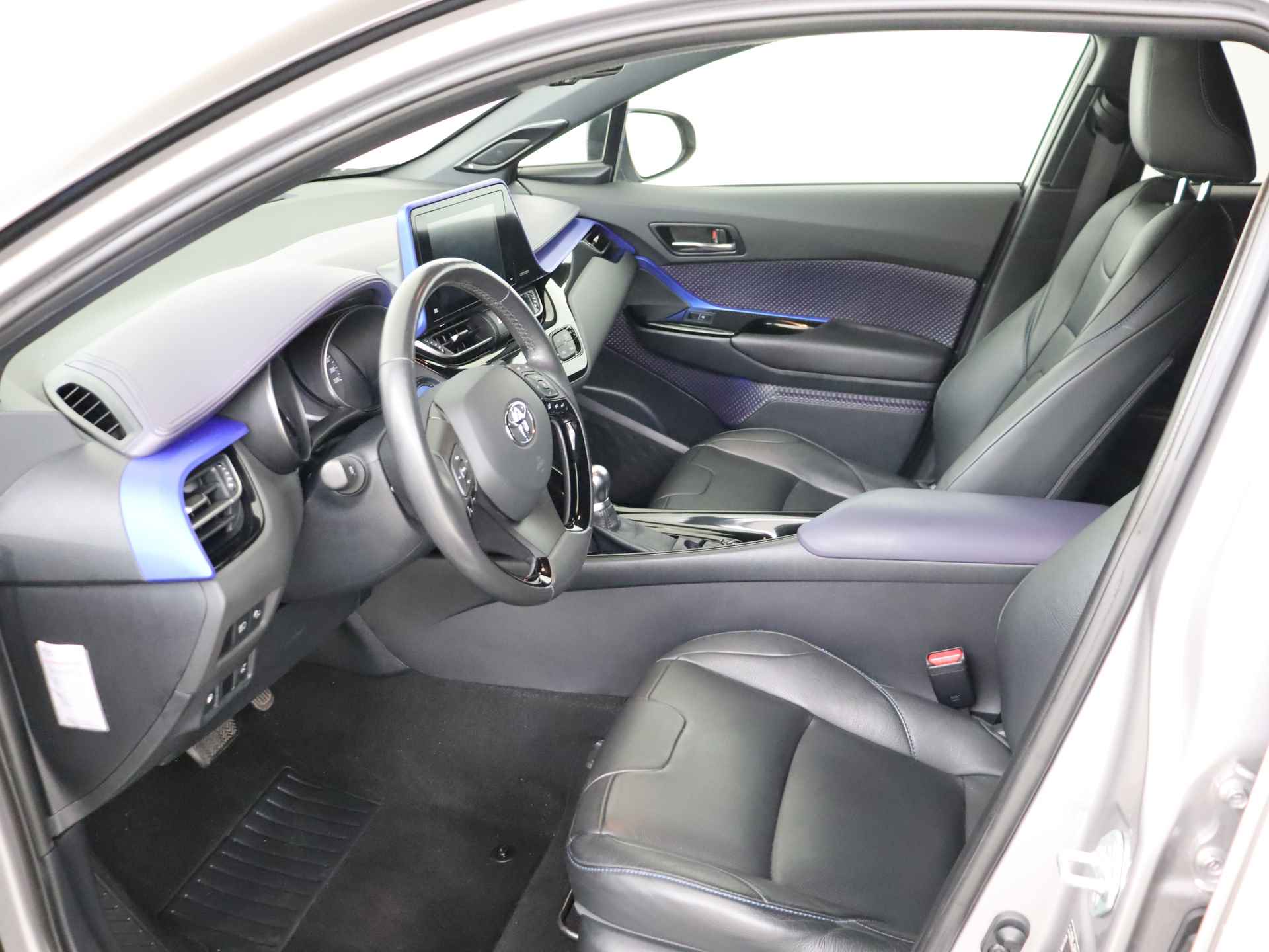 Toyota C-HR 1.8 Hybrid Bi-Tone Plus I Navigatie I Climate Control I Cruise Control I Camera I USB I LM Velgen I 1e Eigenaar I Lederen Bekleding I - 18/49