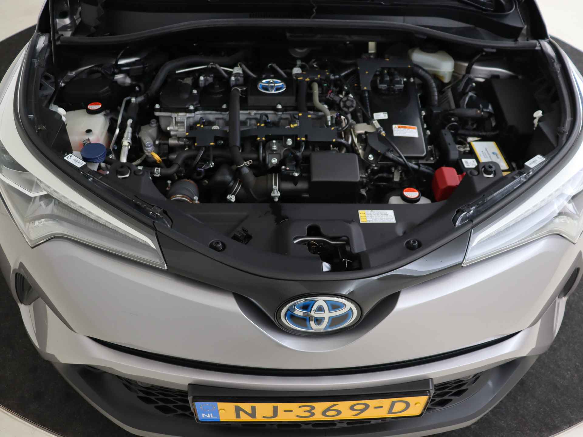 Toyota C-HR 1.8 Hybrid Bi-Tone Plus I Navigatie I Climate Control I Cruise Control I Camera I USB I LM Velgen I 1e Eigenaar I Lederen Bekleding I - 39/49