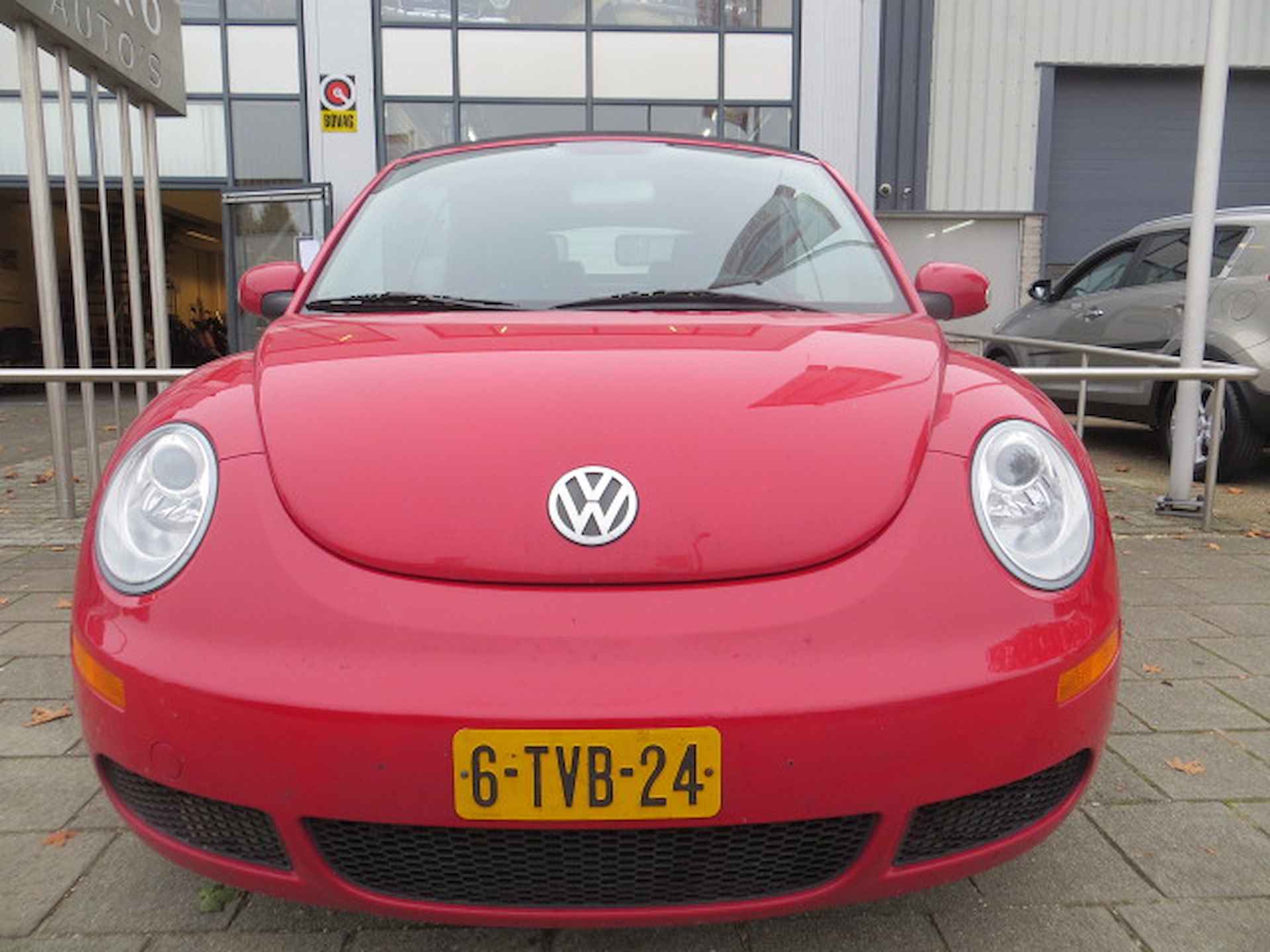 Volkswagen New Beetle Cabriolet 2.5 5 cylinder Highline 150 pk iets aparts ,leder,airco - 8/18