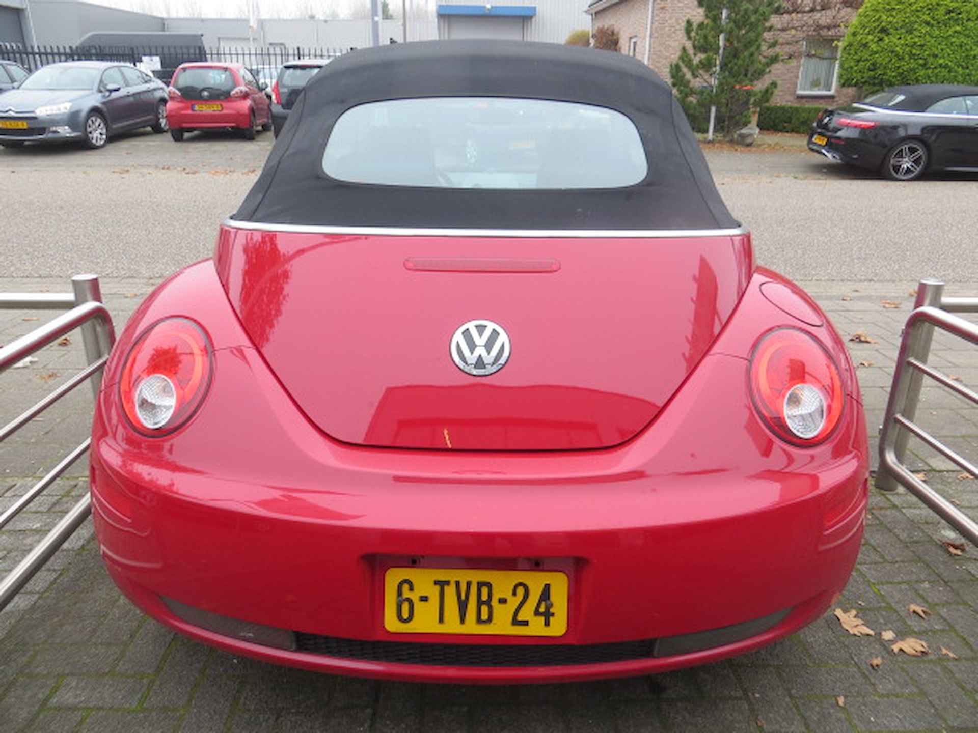 Volkswagen New Beetle Cabriolet 2.5 5 cylinder Highline 150 pk iets aparts ,leder,airco - 10/18