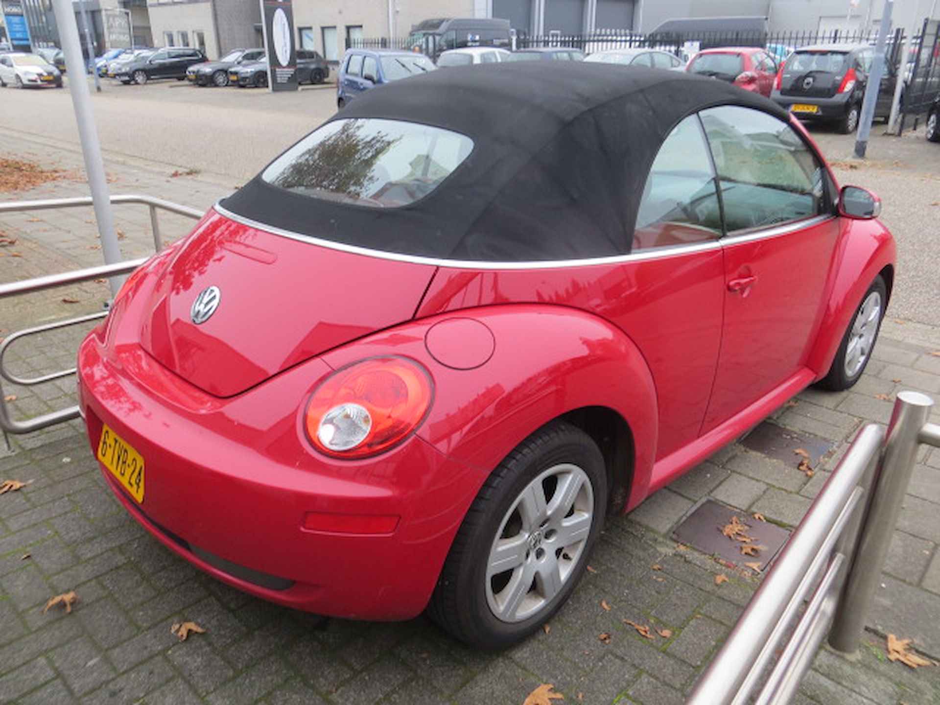 Volkswagen New Beetle Cabriolet 2.5 5 cylinder Highline 150 pk iets aparts ,leder,airco - 13/18