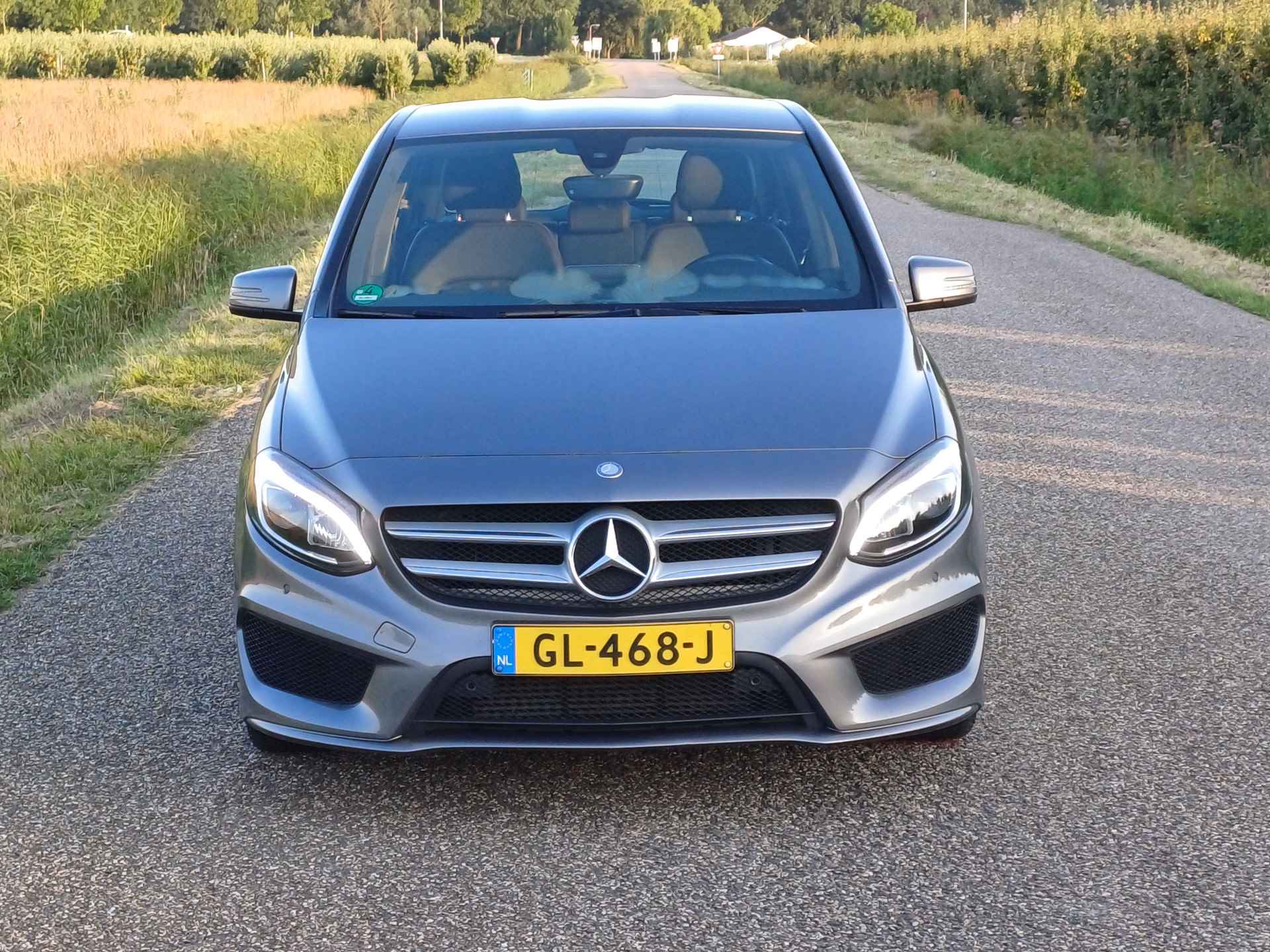 Mercedes-Benz B-Klasse 180 Ambition | Nieuwstaat ! | NL ! | Dealer onderhouden ! | Lage KM ! | AMG-Line ! - 5/45