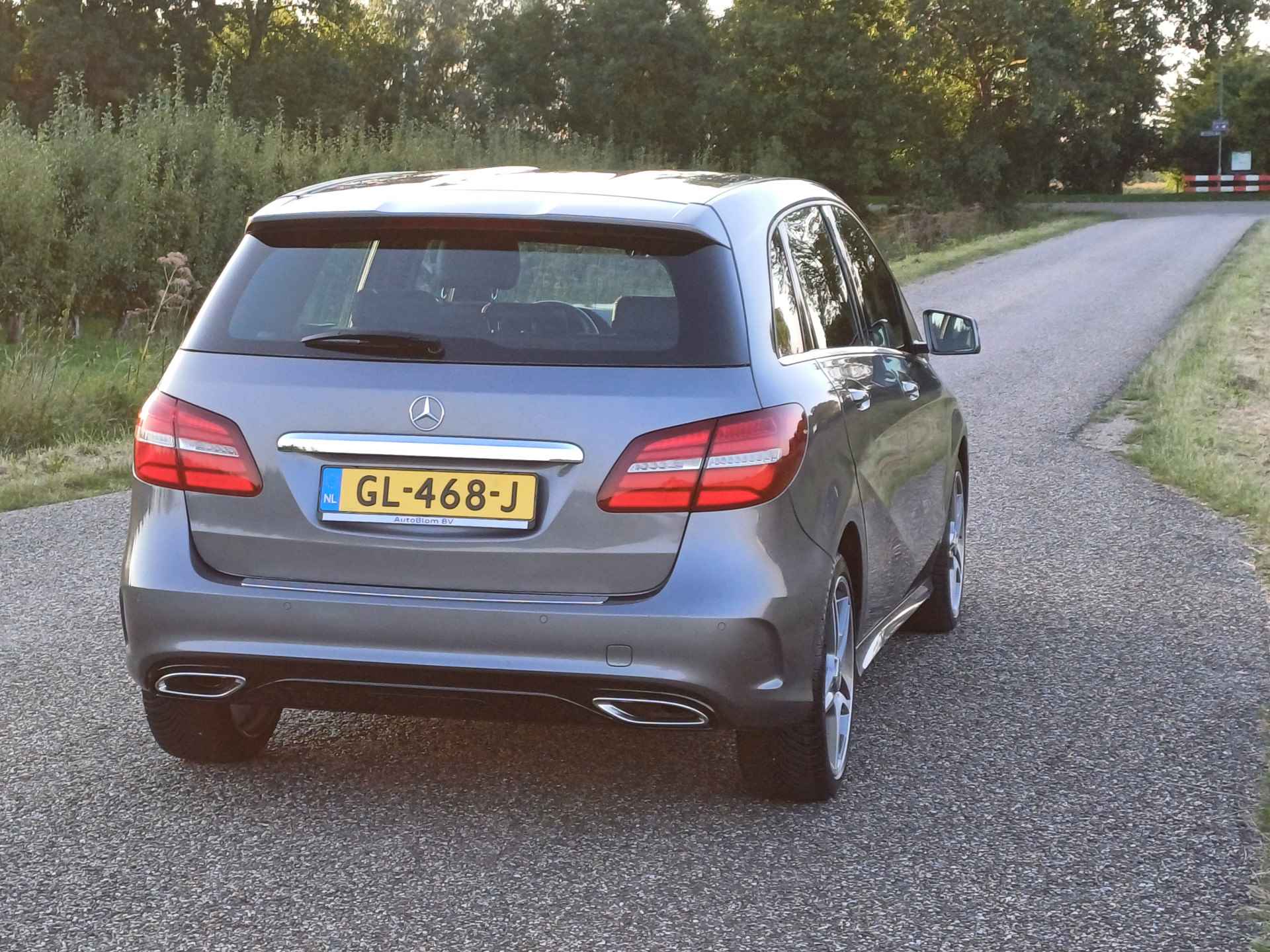 Mercedes-Benz B-Klasse 180 Ambition | Nieuwstaat ! | NL ! | Dealer onderhouden ! | Lage KM ! | AMG-Line ! - 7/45