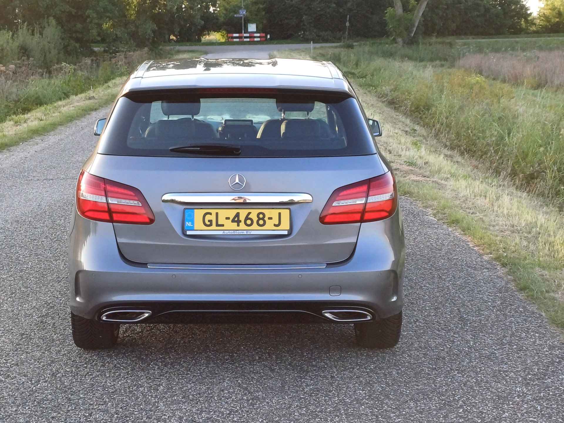 Mercedes-Benz B-Klasse 180 Ambition | Nieuwstaat ! | NL ! | Dealer onderhouden ! | Lage KM ! | AMG-Line ! - 8/45