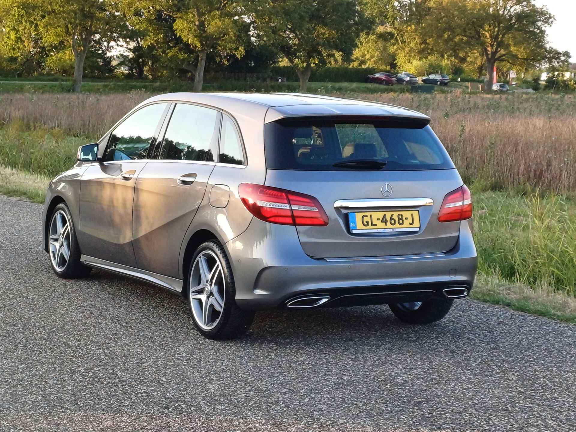 Mercedes-Benz B-Klasse 180 Ambition | Nieuwstaat ! | NL ! | Dealer onderhouden ! | Lage KM ! | AMG-Line ! - 9/45