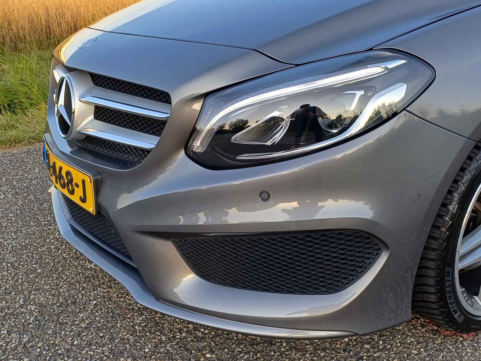 Mercedes-Benz B-Klasse 180 Ambition | Nieuwstaat ! | NL ! | Dealer onderhouden ! | Lage KM ! | AMG-Line ! - 11/45