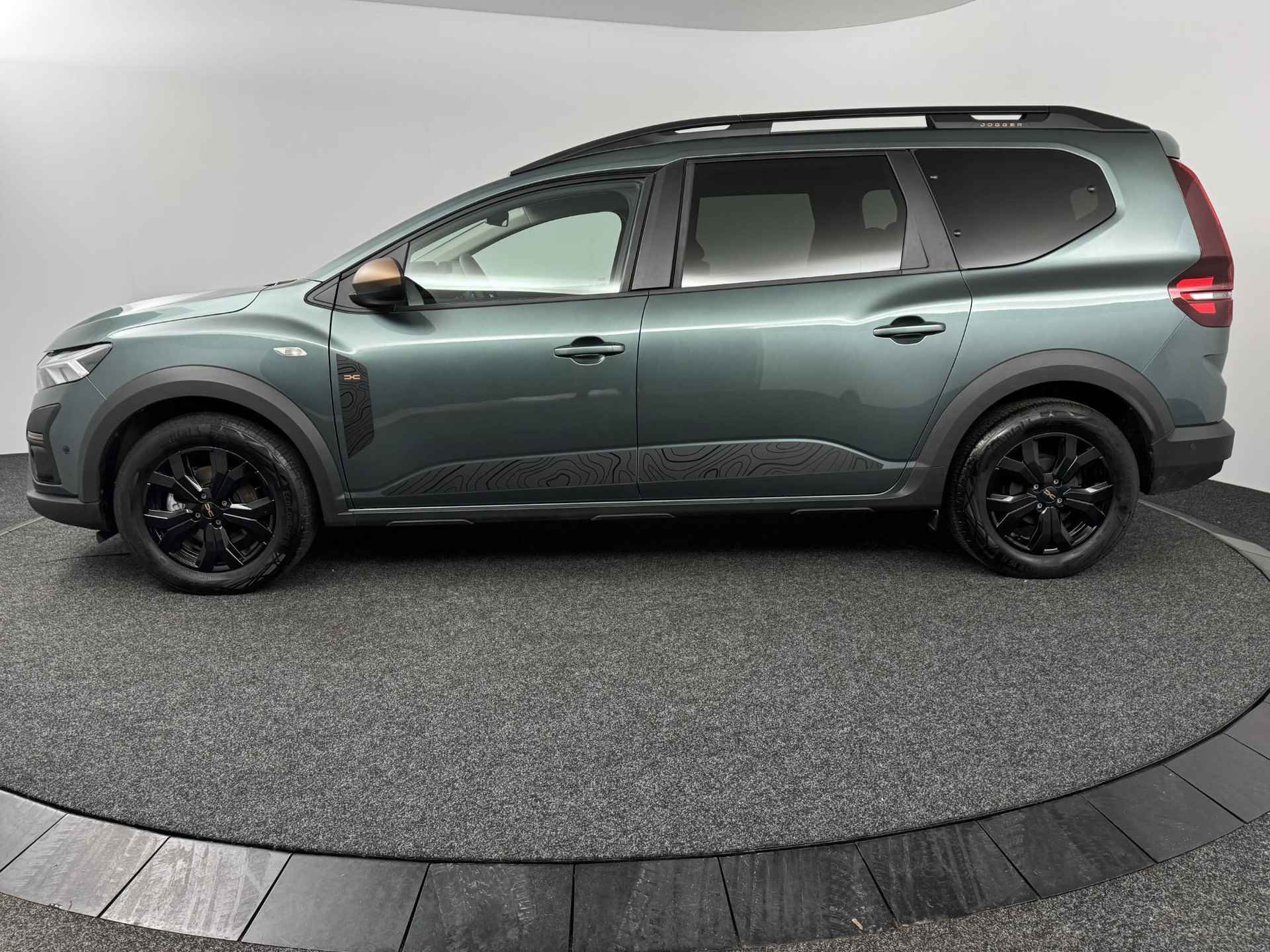 Dacia Jogger 1.6 Hybrid 140 Extreme 7p. | 7-persoons | Navigatie | Dodehoekdetectie | Parkeersensoren voor, achter en achteruitrijcamera | Apple Carplay/Android Auto - 9/44