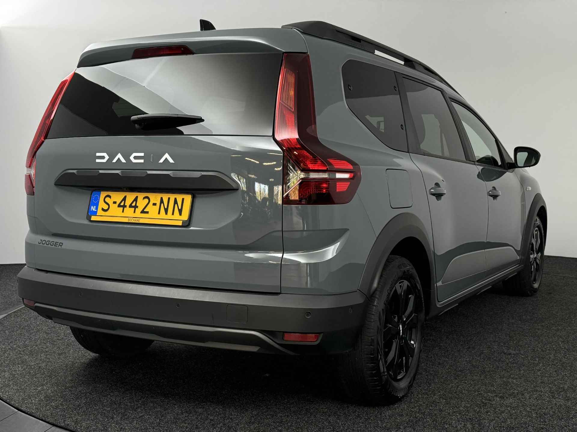 Dacia Jogger 1.0 TCe 110 Extreme 7p. | 1e eigenaar + dealer onderhouden! | Navi | Clima | Cruise | PDC V+A + Camera | Apple Carplay/Android Auto - 4/47