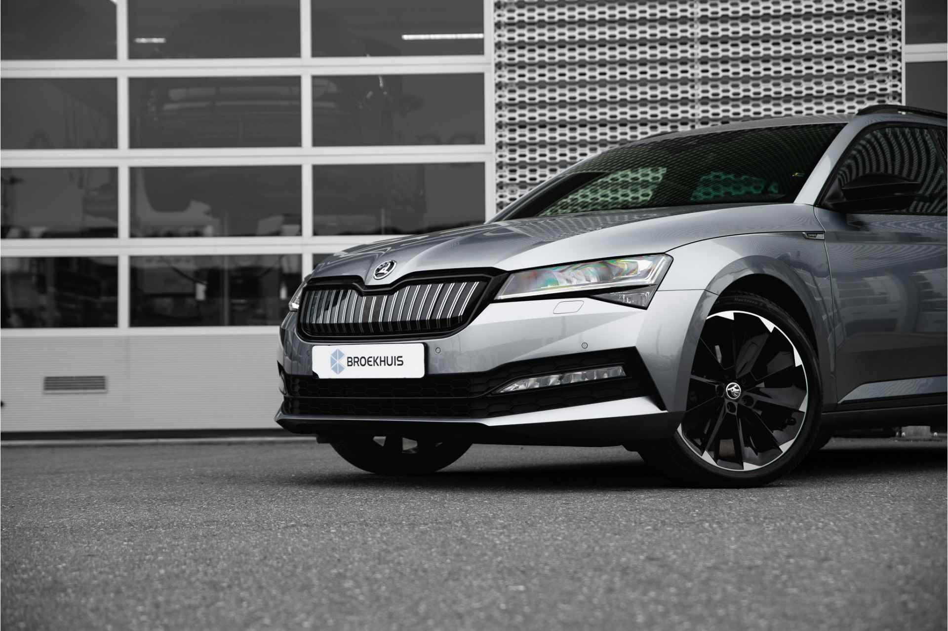 Škoda Superb Combi 1.4 TSI iV Sportline Business | Trekhaak | Camera | Carplay | Stoelverwarming - 4/35