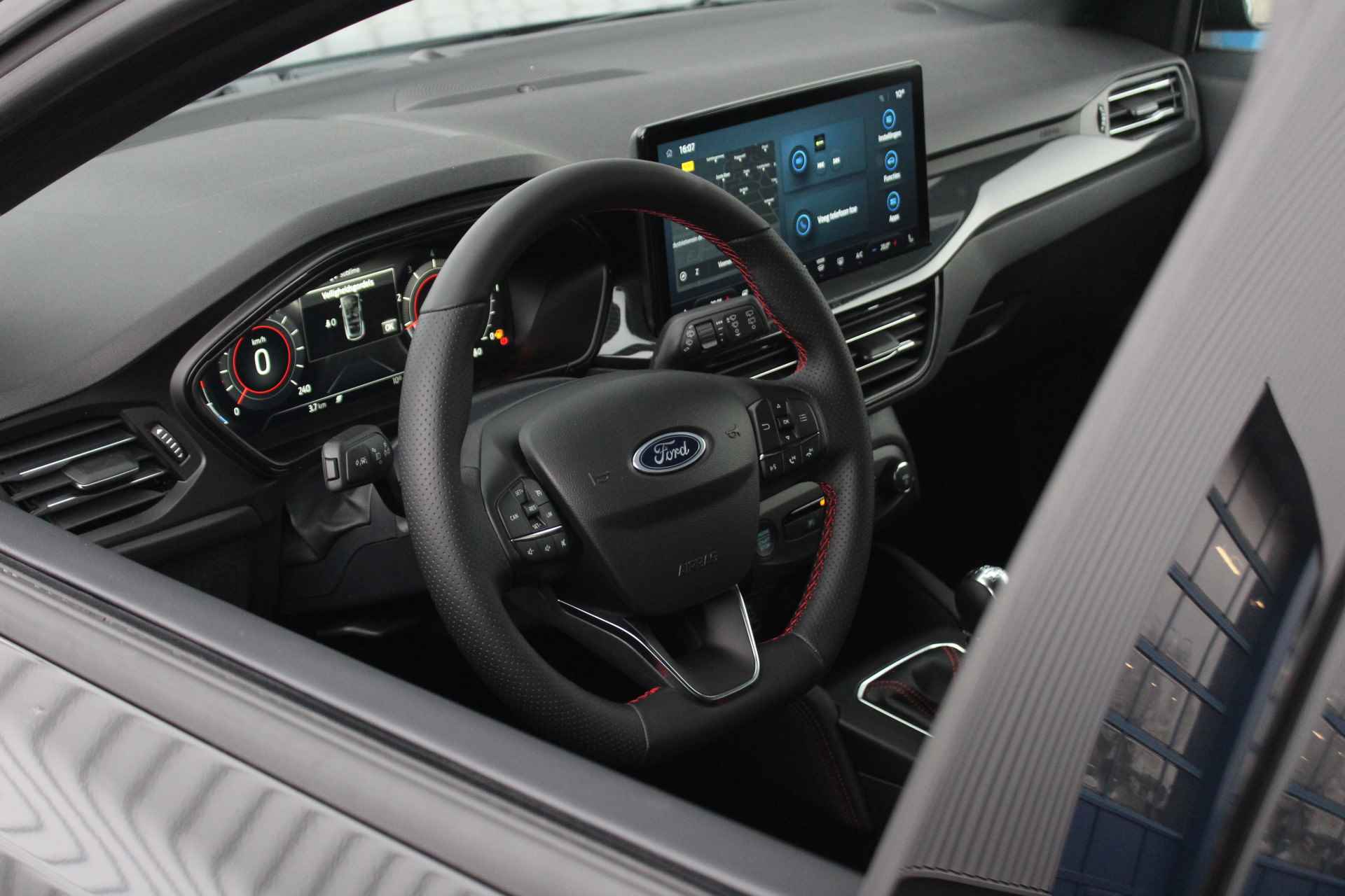 Ford Focus 1.0 EcoBoost Hybrid ST Line X | Uit Voorraad leverbaar! | Winter Pack - 3/36