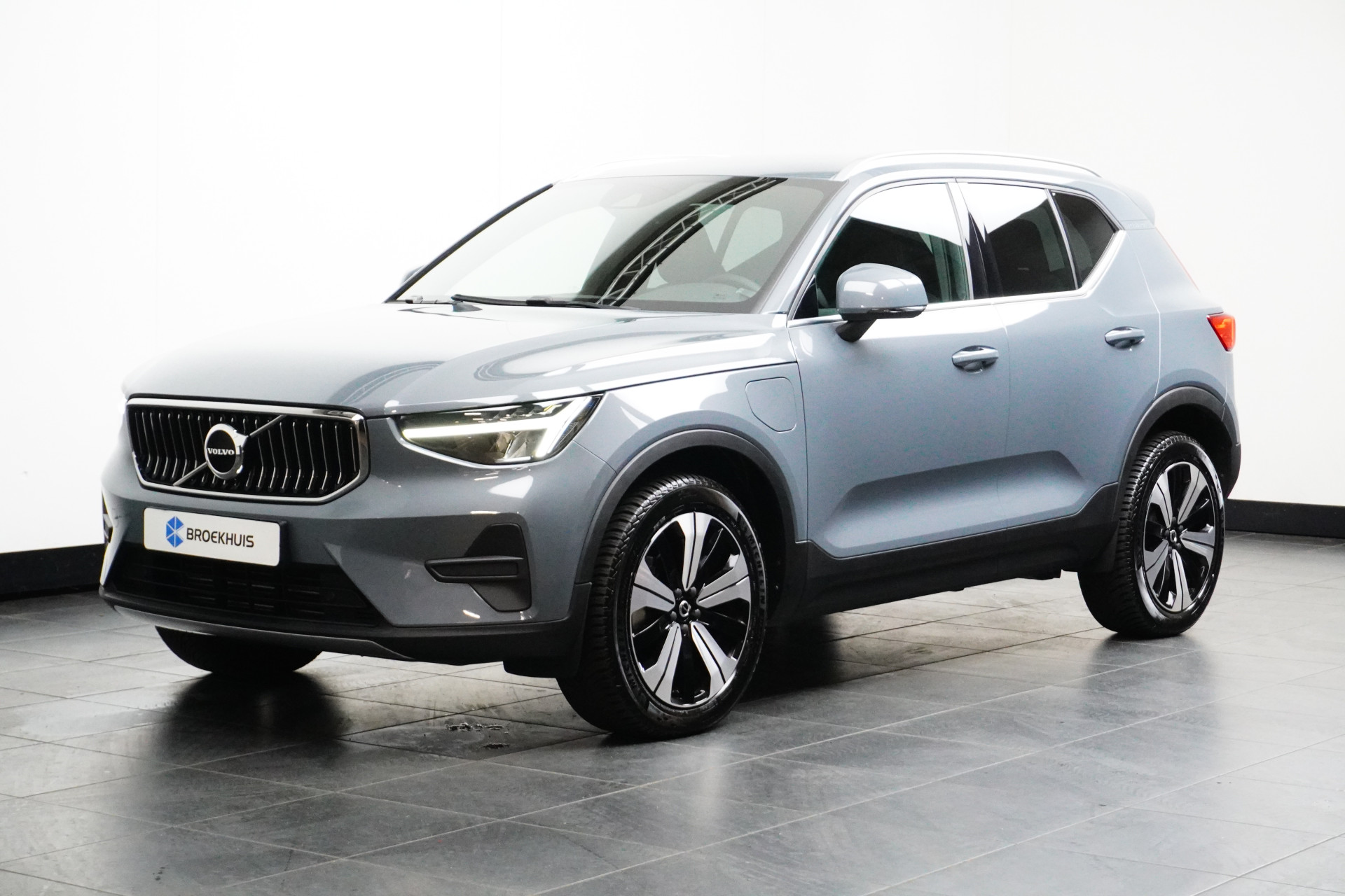 Volvo XC40 1.5 T4 Plug-in hybrid Plus Bright| Facelift MY23| Dodehoek sensoren| Adaptive Cruise| Stuur/stoelverwarming| Harman Kardon Audio