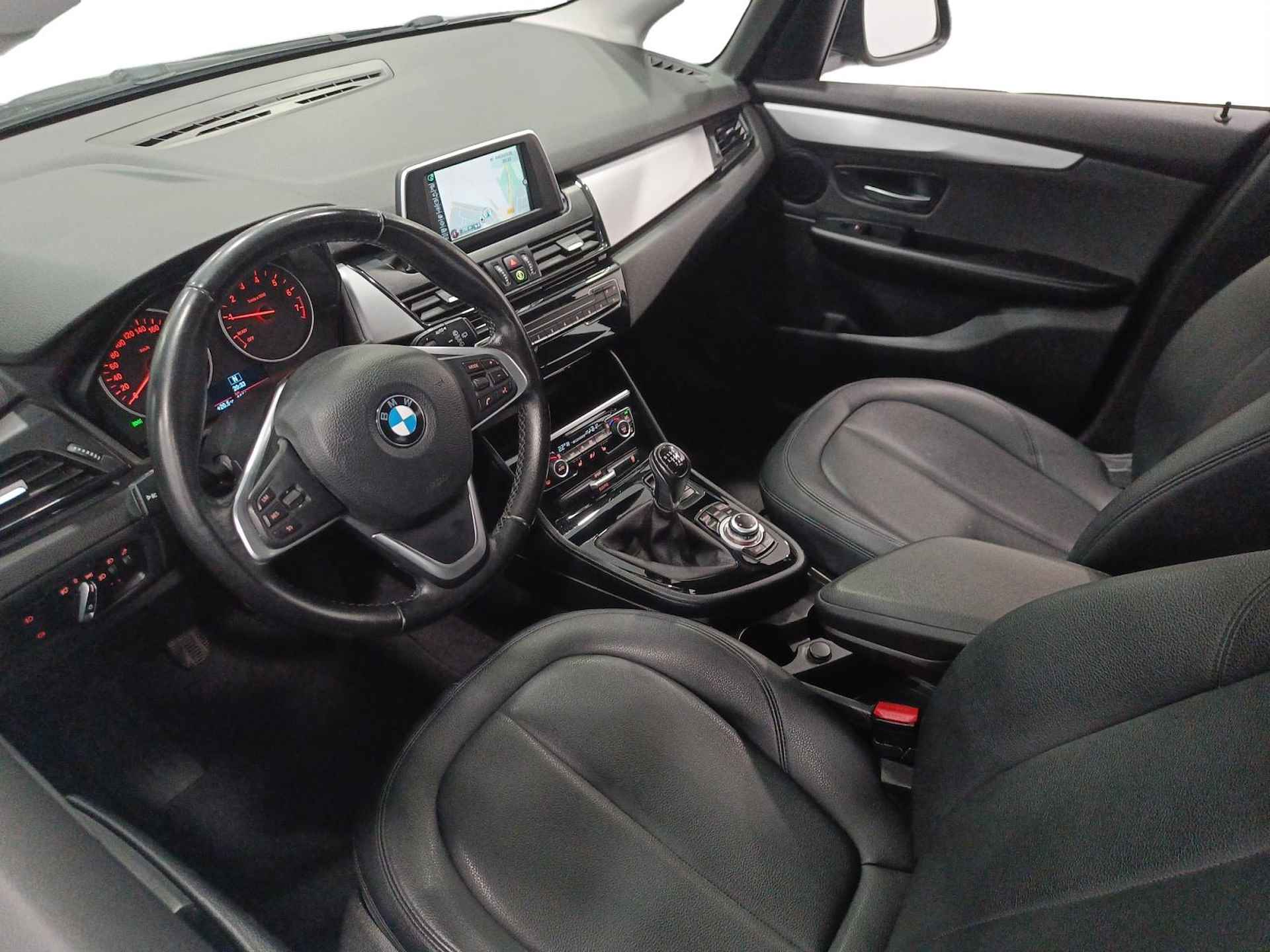 BMW 2-serie Active Tourer 218i High Executive *Navigatie*Lederen Bekleding*Climate*Parkeersensoren*LM.Velgen*Trekhaak*VOL OPTIES! - 14/39