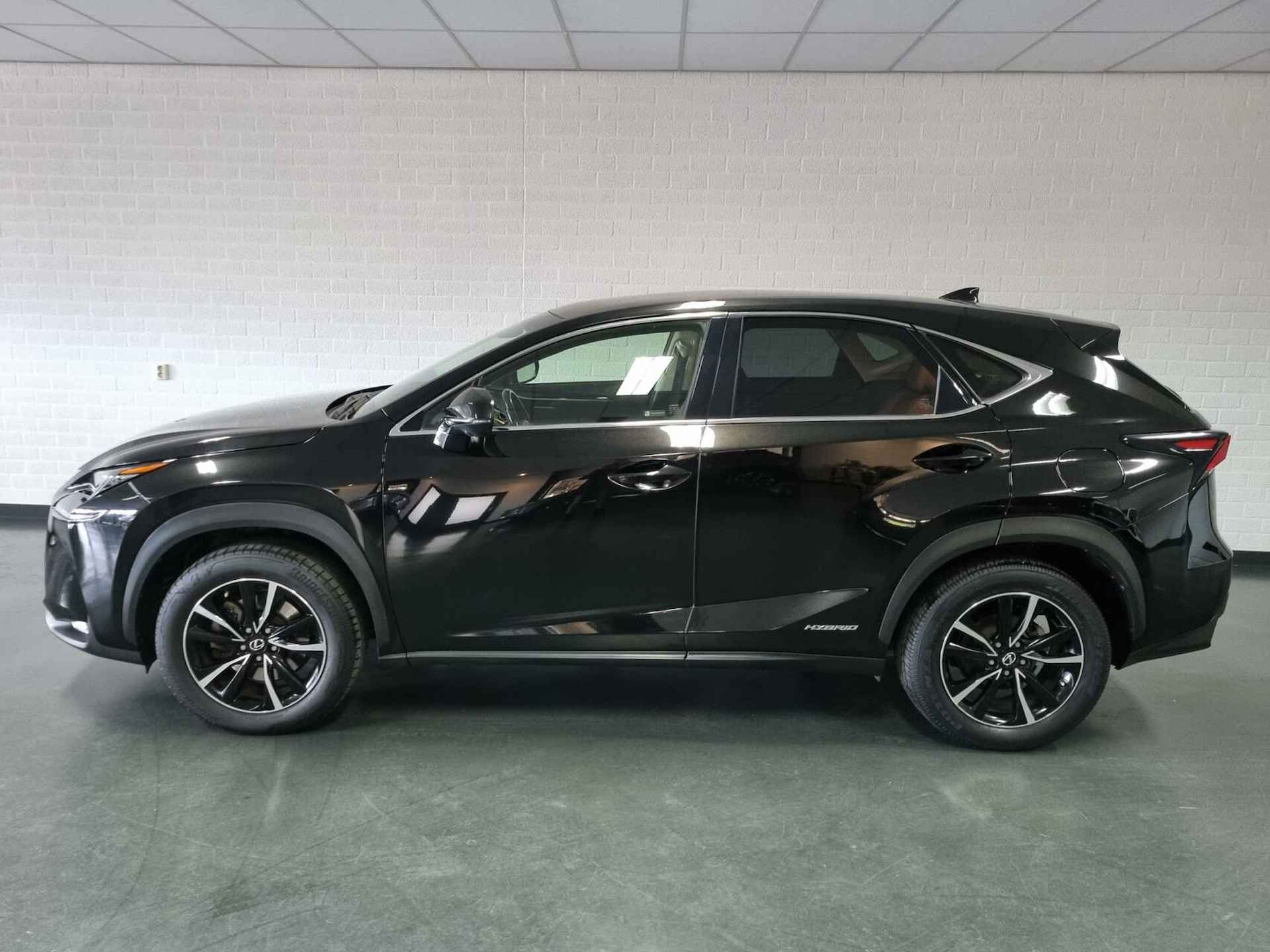 Lexus NX 300h AWD President Line / Pano / Mark Lev. / Trekhaak - 4/87