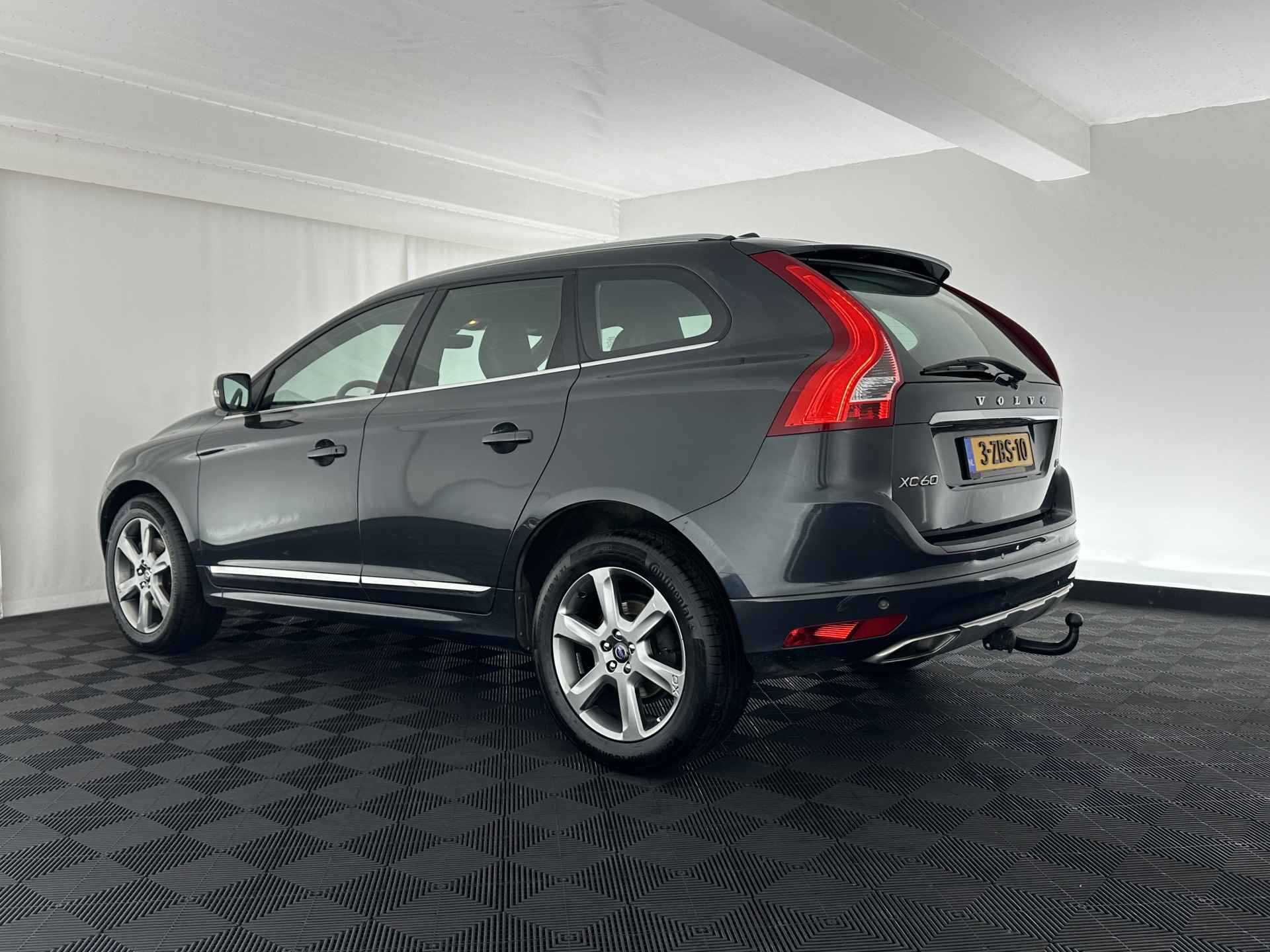 Volvo XC60 2.0 D4 FWD Ocean Race *NAVI-FULLMAP | VOLLEDER | MEMORY-PACK | TOWBAR | SIPS | ECC | PDC | CRUISE | COMFORT-SEATS | 19"ALU* - 4/27