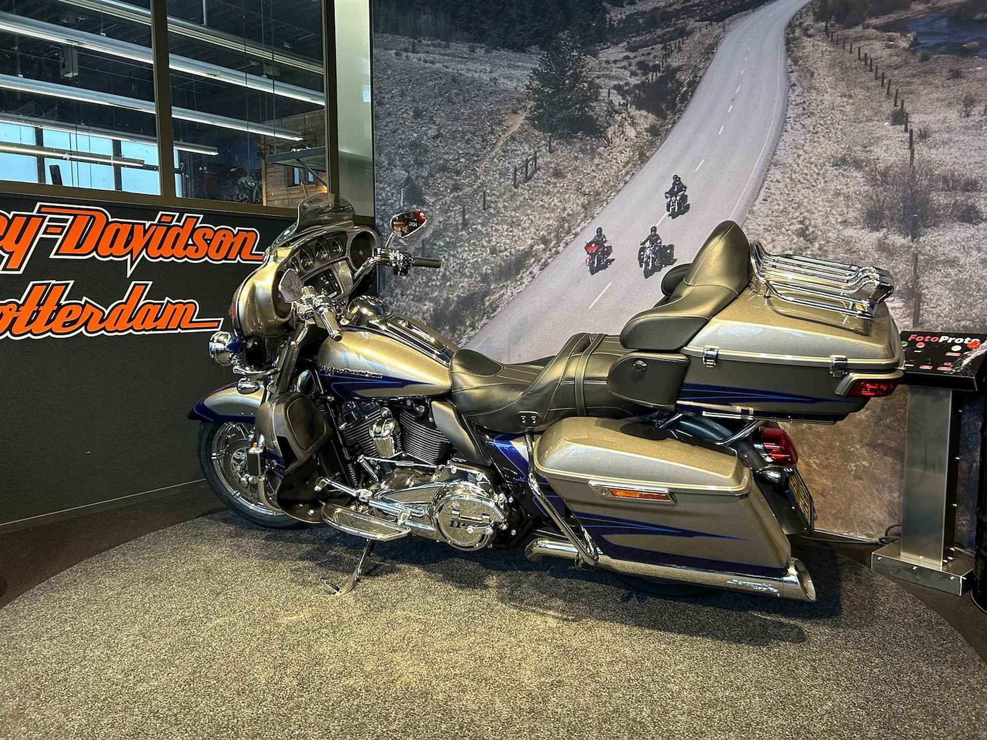 Harley-Davidson FLHTKSE CVO Ultra Limited - 7/11