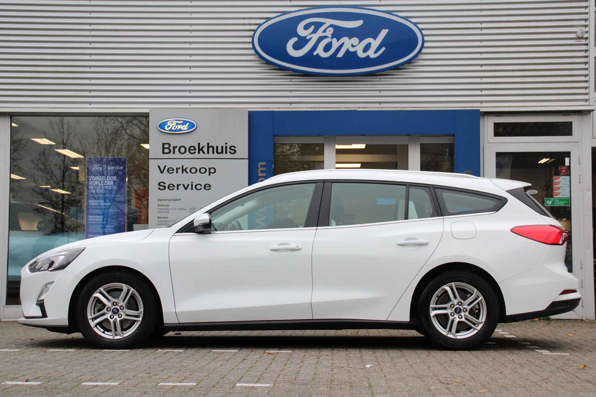 Ford Focus Wagon 1.0EB HYBRID | NL-AUTO! | 1E EIGENAAR! | DEALER OH! | NAVI | CAMERA | CRUISE | PARK SENS V+A | LED | 16' LM. VELGEN - 2/39