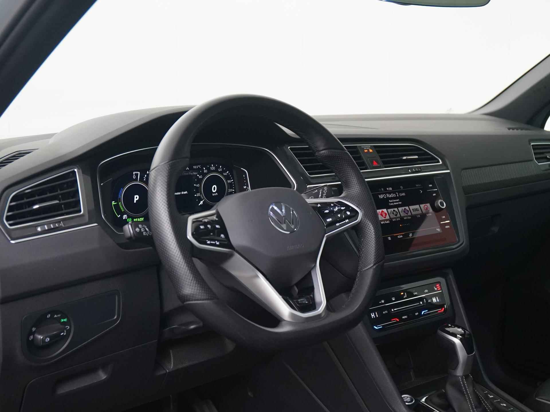 Volkswagen Tiguan 1.4 TSI eHybrid R-Line Black Style | Panoramadak | Leder | Adaptief onderstel | 360 Camera | Zondag Open! - 43/48