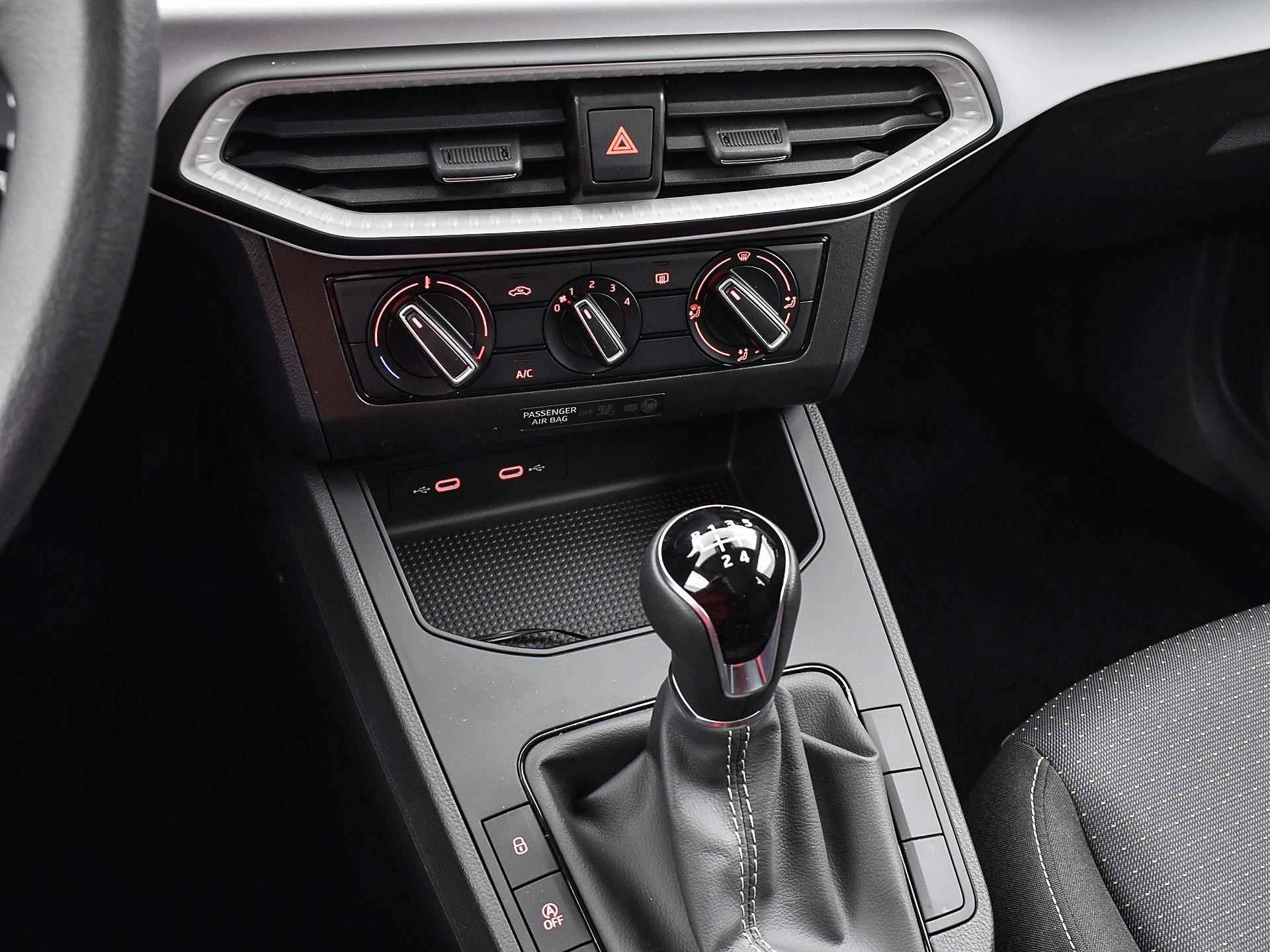 SEAT Ibiza Style 1.0 70 kW / 95 pk EcoTSI Hatchback 5 deurs | Apple Carplay | Lichtmetalen velgen | Parkeersensoren | Privatelease 389,- | 1000,- Euro extra inruilbonus - 28/32