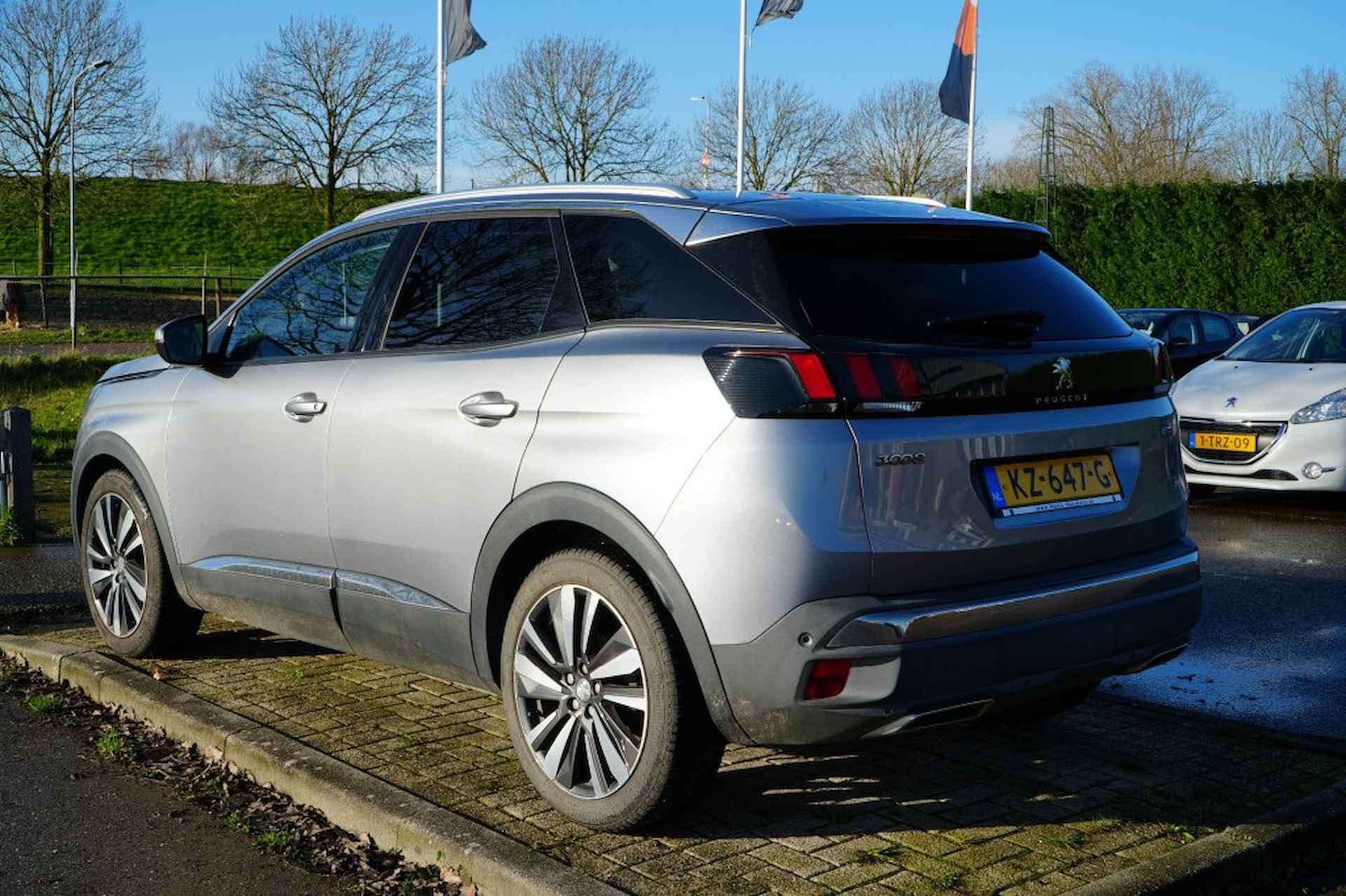 PEUGEOT 3008 PREMIERE 1.2-130PK - TREKHAAK - NAVIGATIE - MIRRORLINK - 9/30