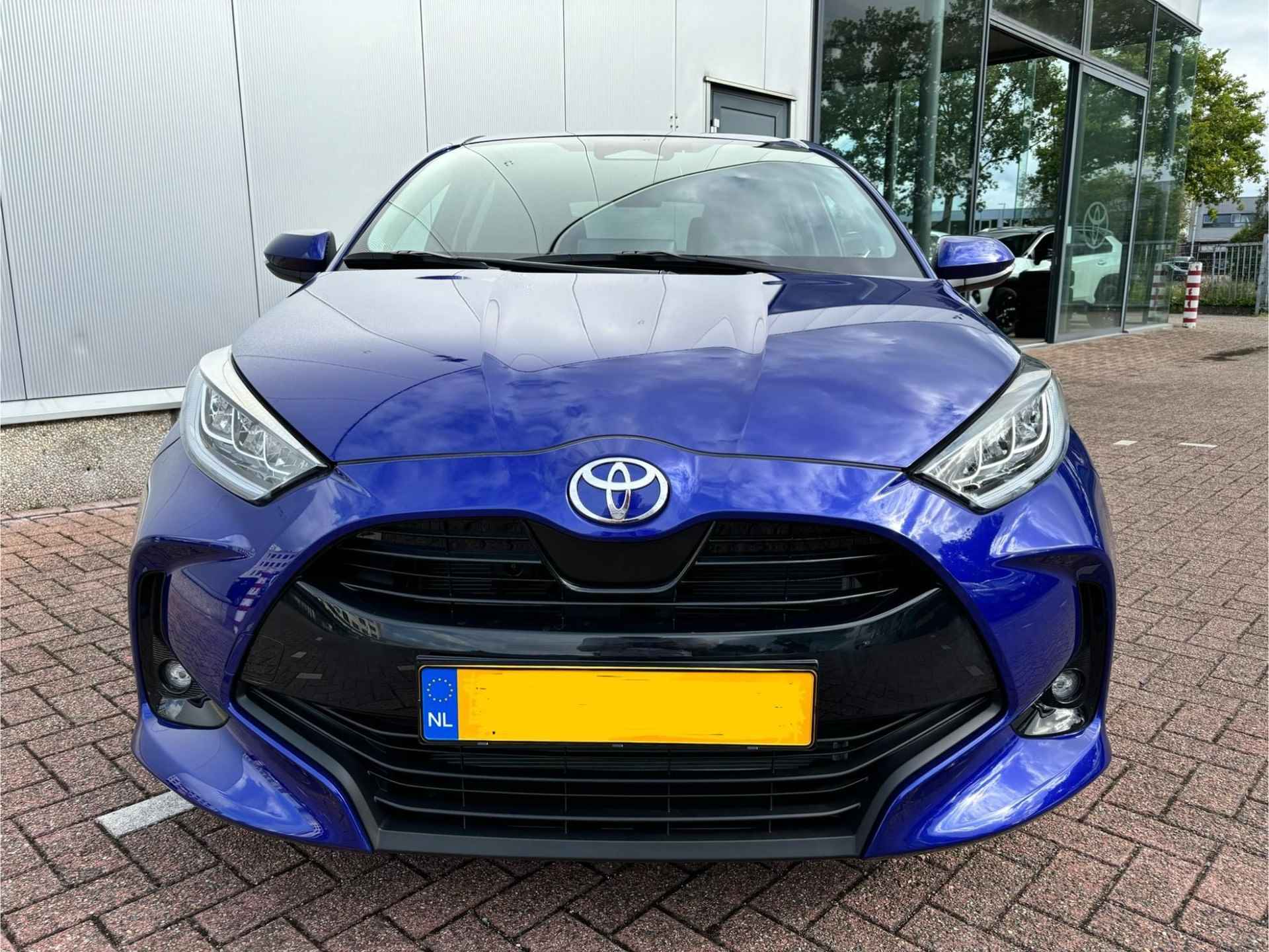 Toyota Yaris 1.5 Hybrid First Edition Limited Stuurverwarming , Apple carplay, Android auto, Lm velgen, Snel leverbaar! - 4/43