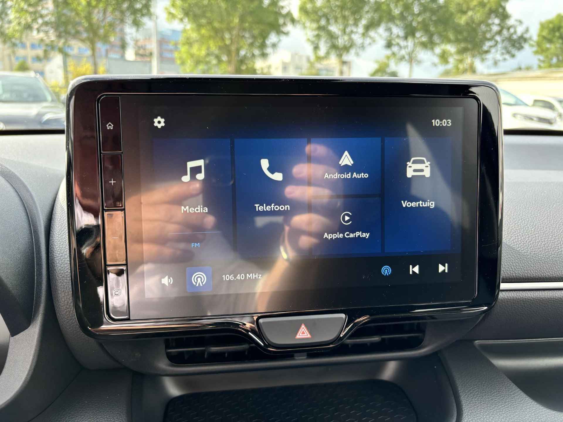 Toyota Yaris 1.5 Hybrid First Edition Limited Stuurverwarming , Apple carplay, Android auto, Lm velgen, Snel leverbaar! - 25/43