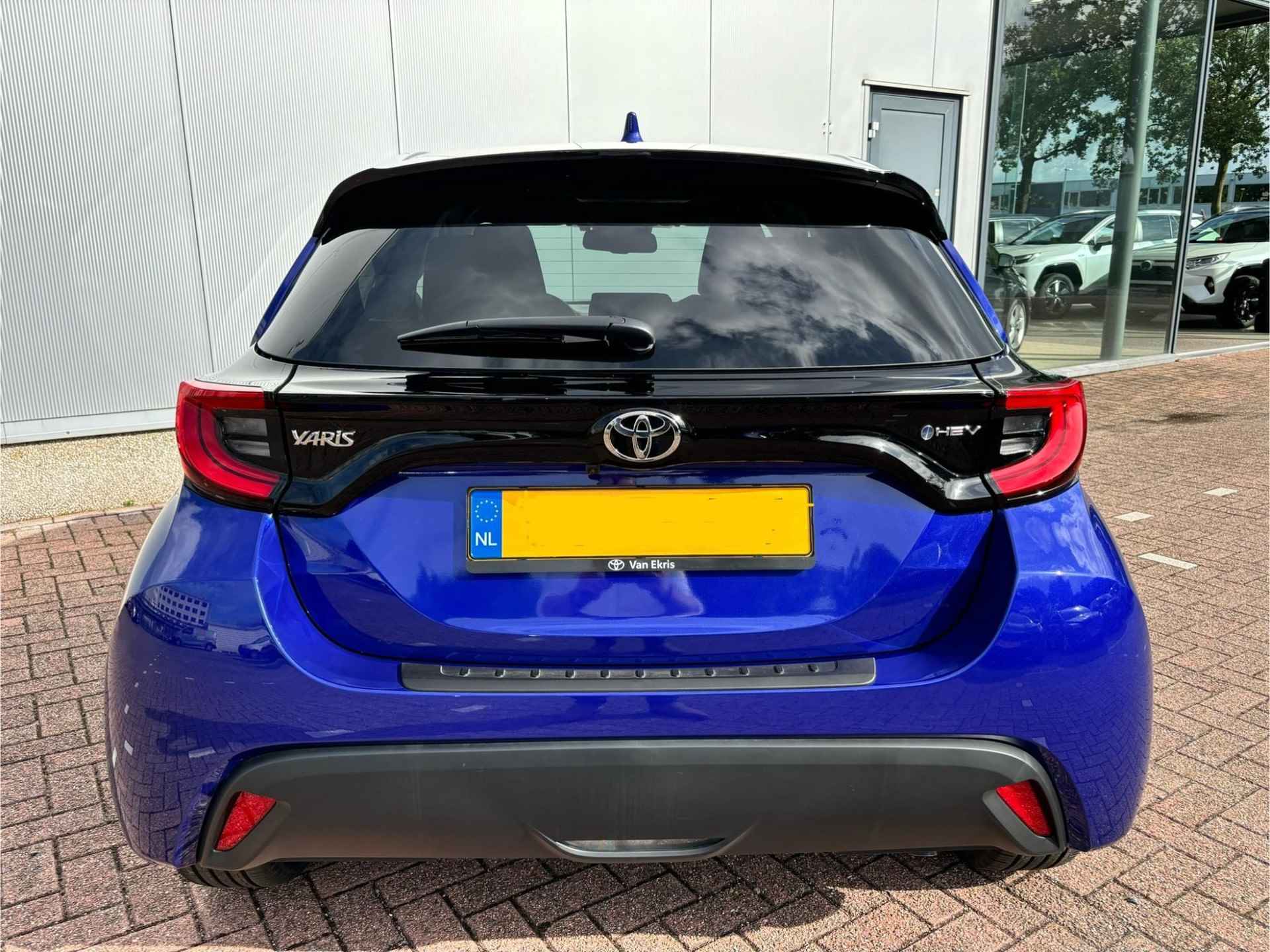 Toyota Yaris 1.5 Hybrid First Edition Limited Stuurverwarming , Apple carplay, Android auto, Lm velgen, Snel leverbaar! - 35/43