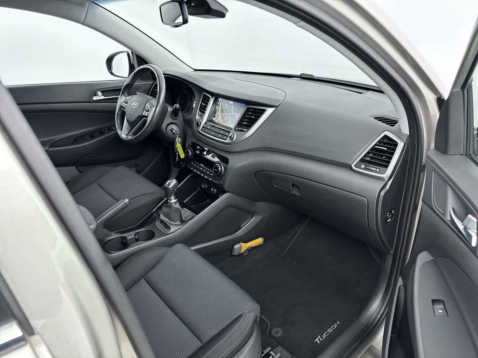 Hyundai Tucson 1.6 132 pk Comfort | Navigatie | Camera | Trekhaak | Stoelverwarming - 8/35