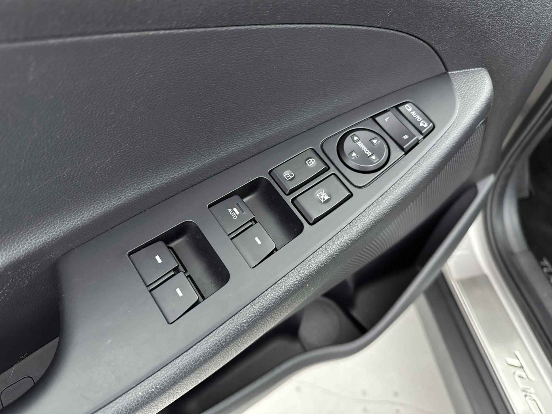 Hyundai Tucson 1.6 132 pk Comfort | Navigatie | Camera | Trekhaak | Stoelverwarming - 17/35