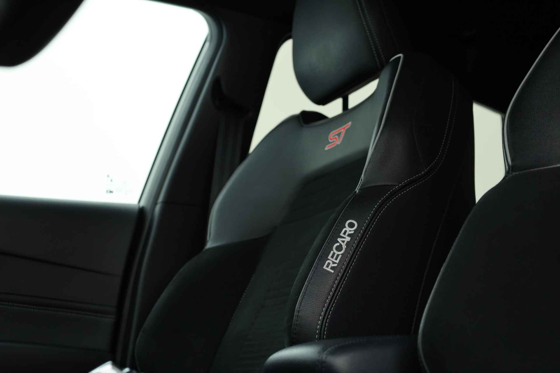 Ford Fiesta 1.5 EcoBoost ST-3 200pk | Recaro | Navi | Keyless | Stoel- Stuurverw. | B&O - 4/34