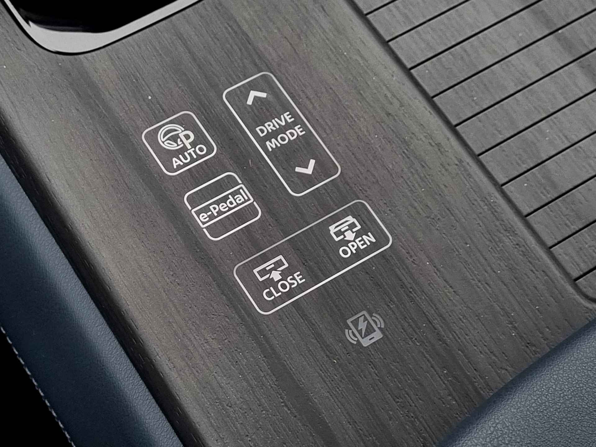 Nissan Ariya Evolve 87 kWh Automaat / 3 Fasen / CCS Snelladen / Elektrisch Schuif-/Kanteldak / Lederen Bekleding - 47/55