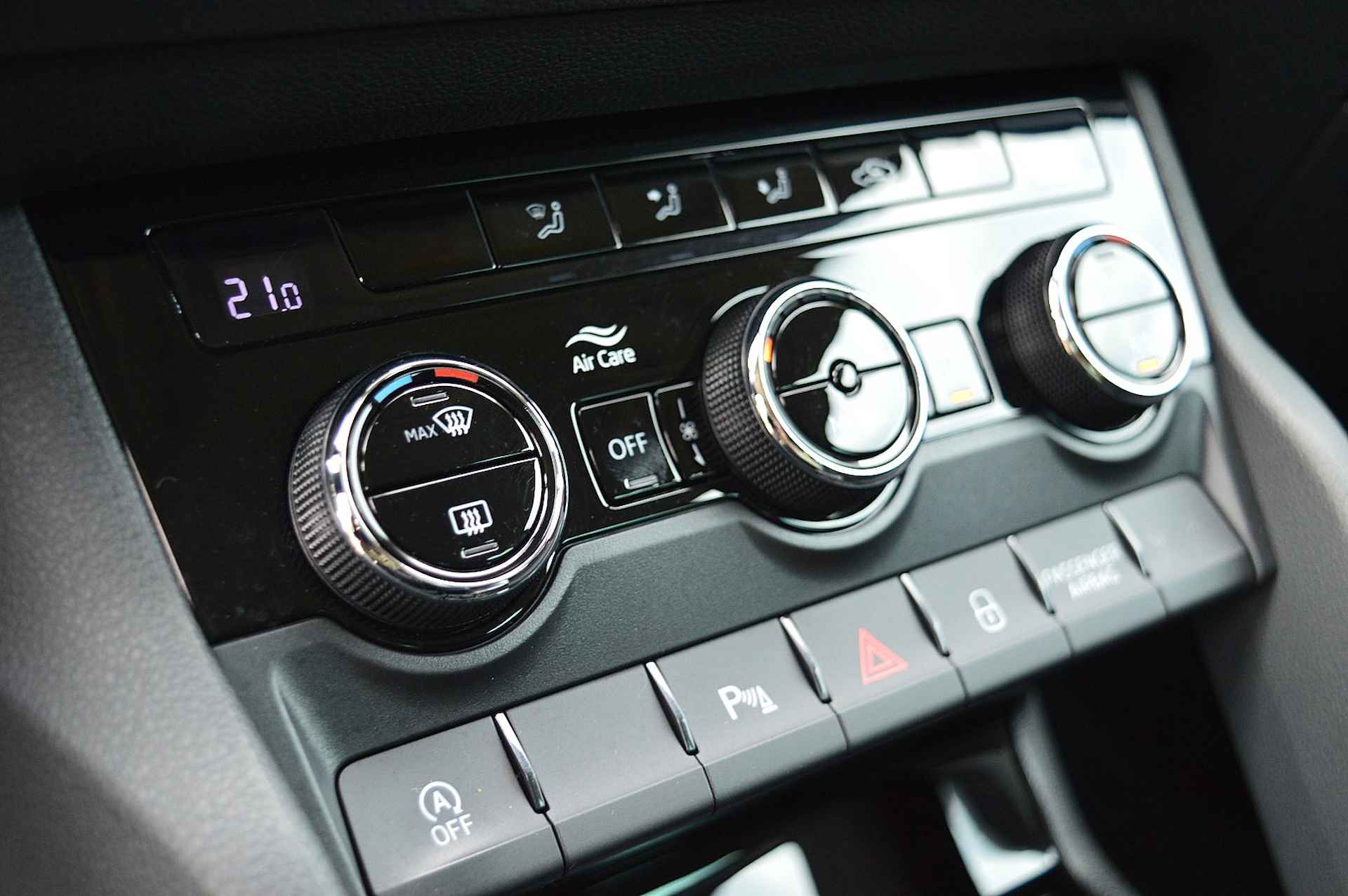 Škoda Karoq 1.0 TSI Clever Edition Rijklaarprijs--Garantie Navigatie Airco Cruise control - 23/31