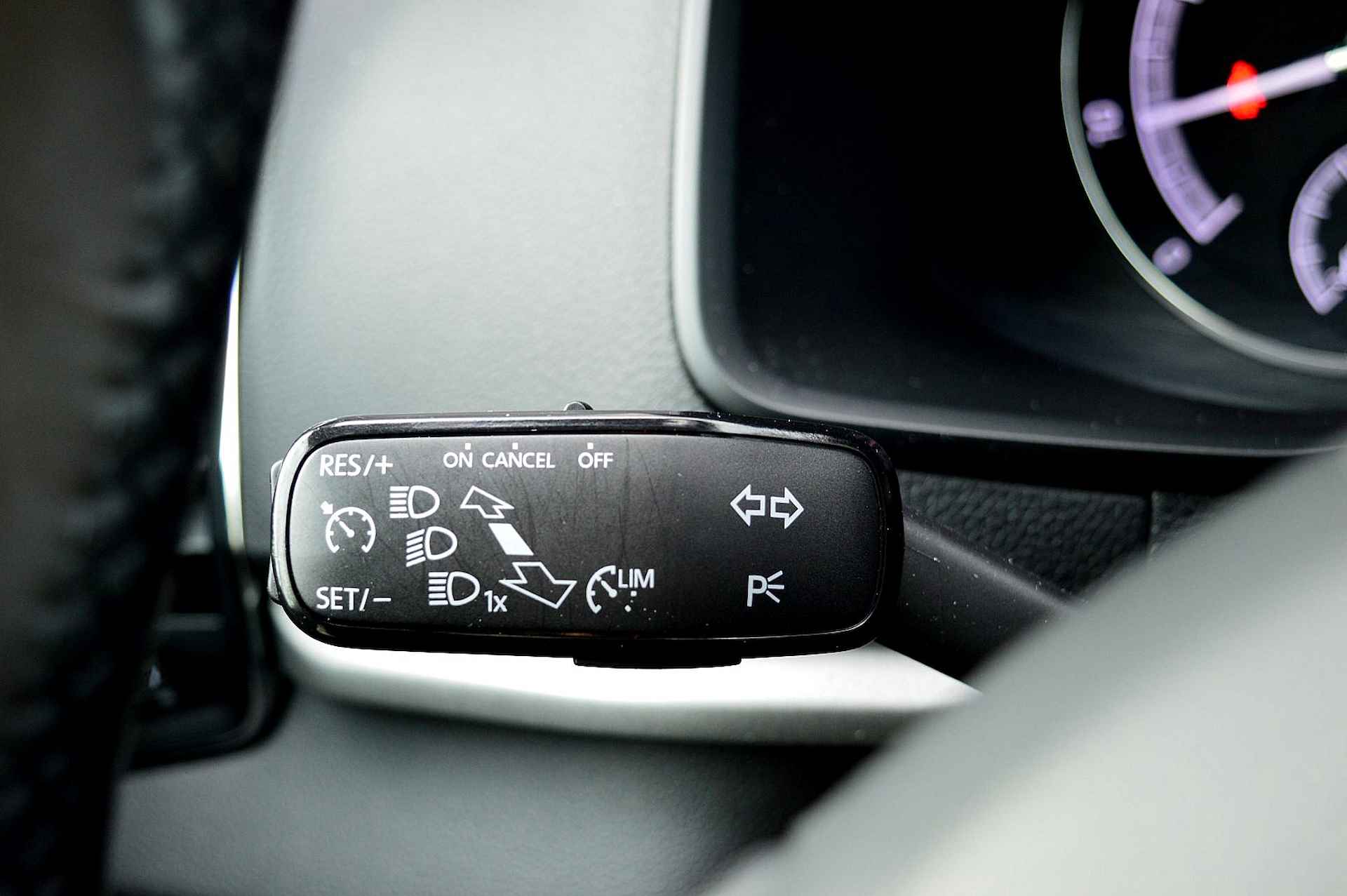 Škoda Karoq 1.0 TSI Clever Edition Rijklaarprijs--Garantie Navigatie Airco Cruise control - 27/31