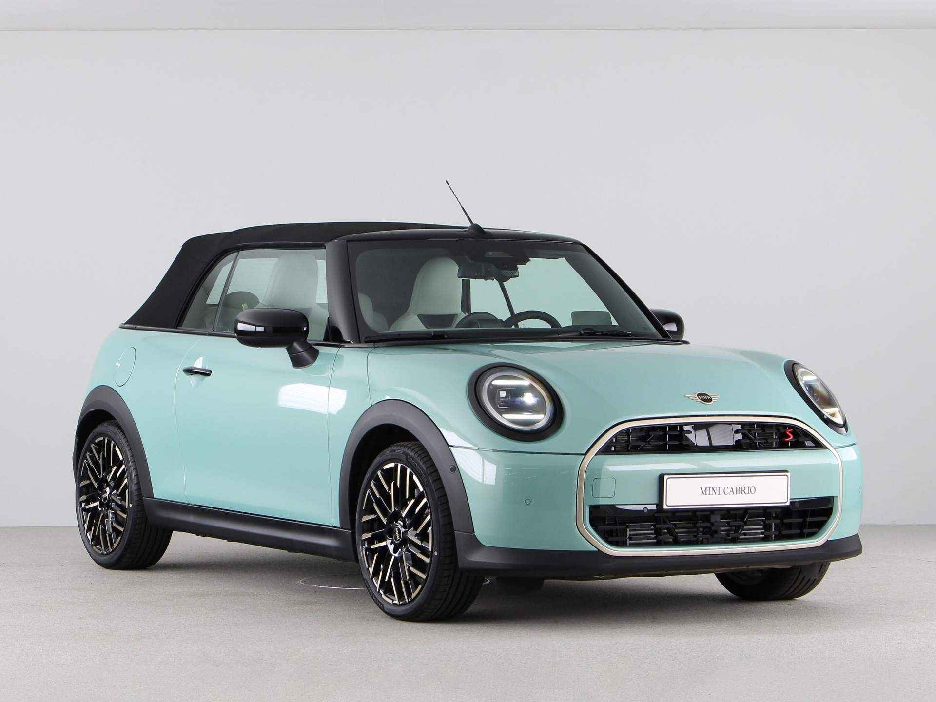 MINI Cooper Cabrio S Favoured Pakket M PRIVATE LEASE EUR 859,- (48 mnd/10.000 km) - 12/33