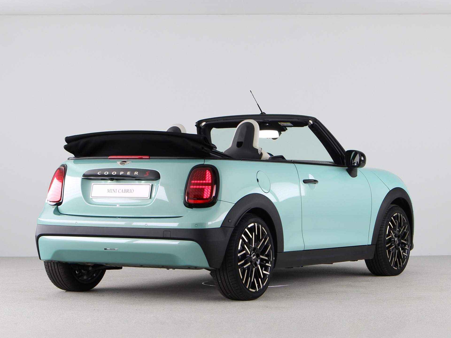 MINI Cooper Cabrio S Favoured Pakket M PRIVATE LEASE EUR 859,- (48 mnd/10.000 km) - 18/33