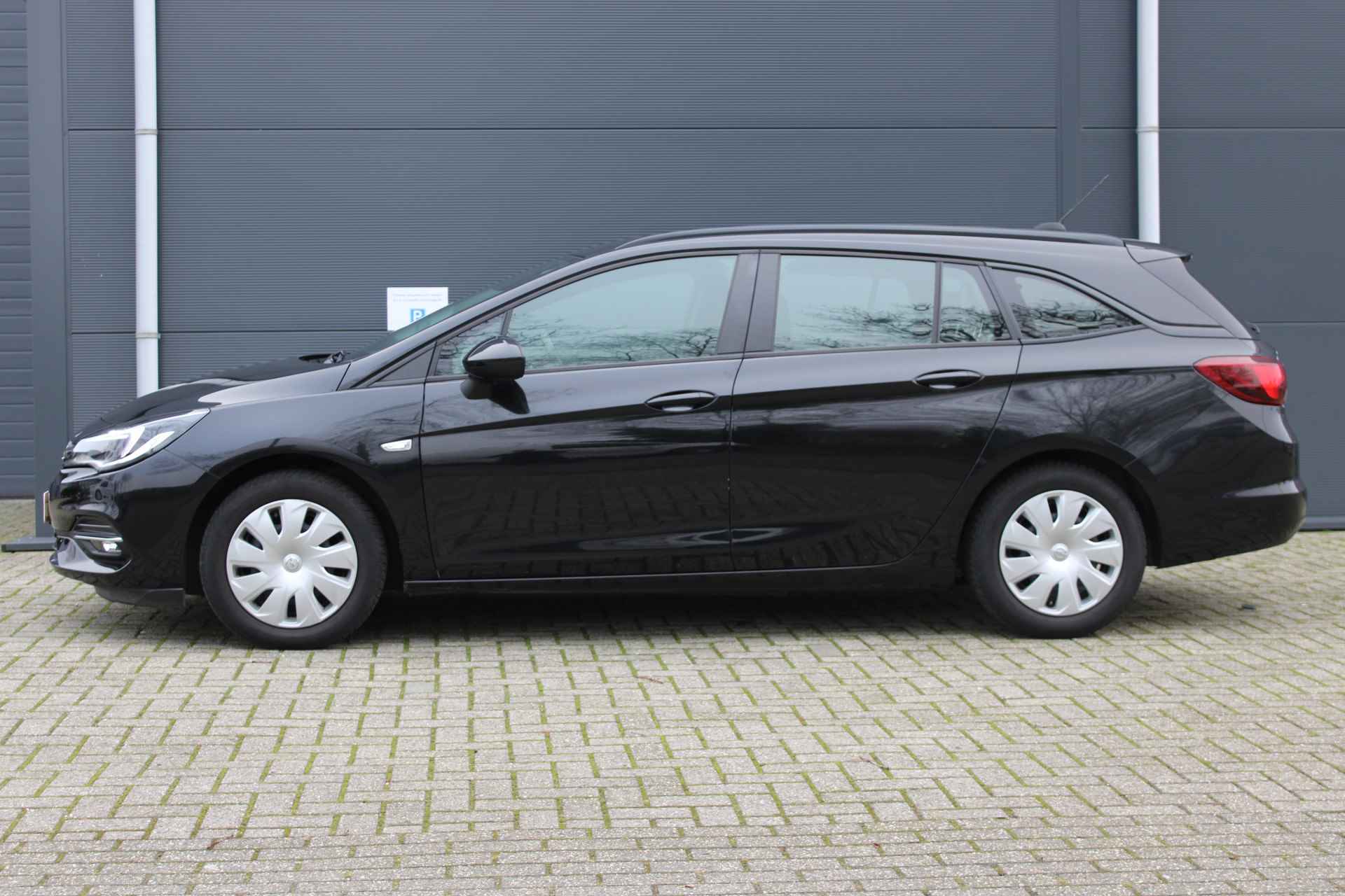 Opel Astra Sports Tourer 1.2 Turbo 130pk Business Edition / Trekhaak / Camera / Park Pilot V+A / Navigatie / Carplay / Climate Control / "Vraag een vrijblijvende offerte aan!" - 3/28