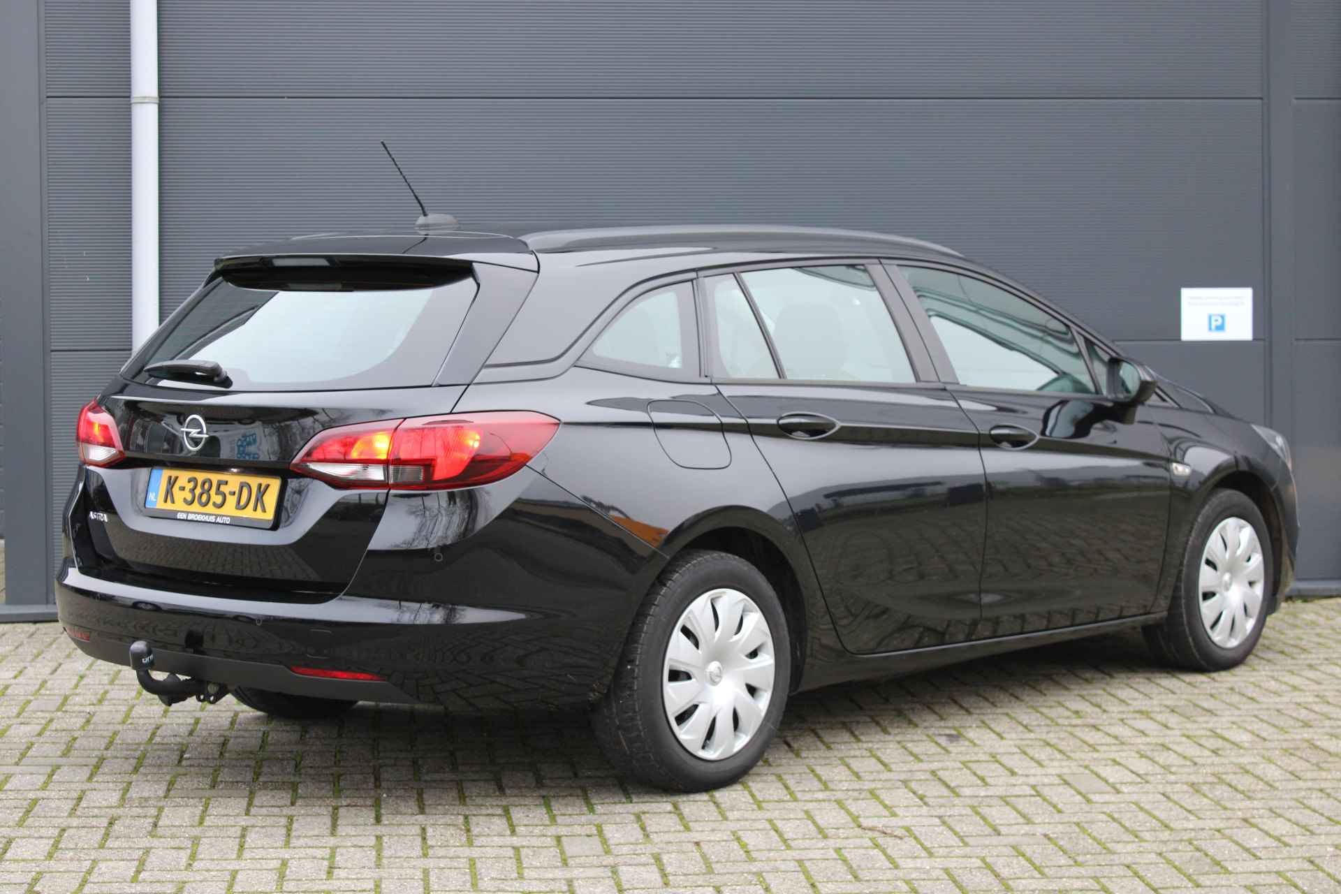 Opel Astra Sports Tourer 1.2 Turbo 130pk Business Edition / Trekhaak / Camera / Park Pilot V+A / Navigatie / Carplay / Climate Control / "Vraag een vrijblijvende offerte aan!" - 4/28