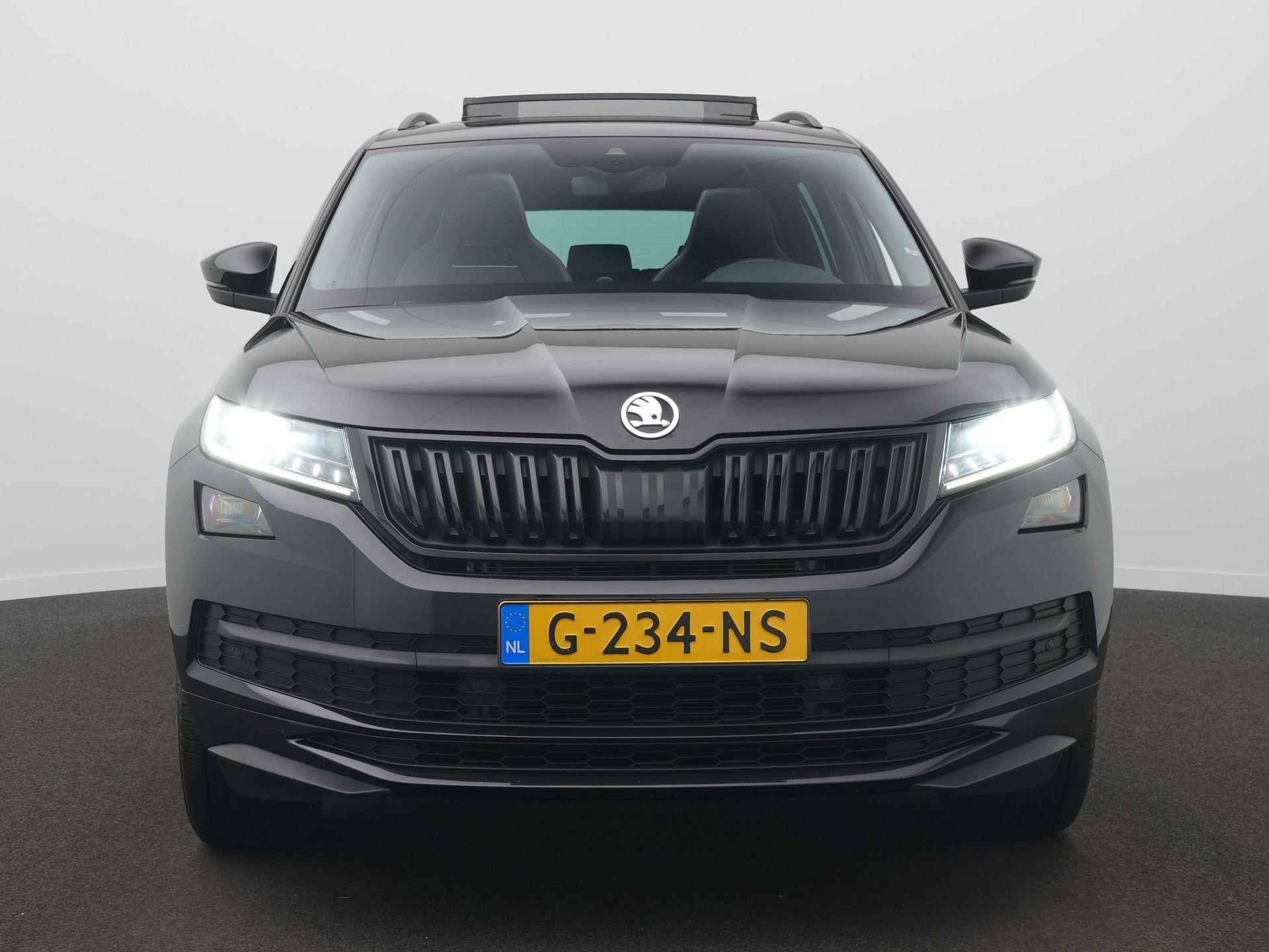 Skoda Kodiaq 1.5 TSI Sportline Business Panoramadak - Trekhaak - Navigatie - Canton sound systeem - 2/74