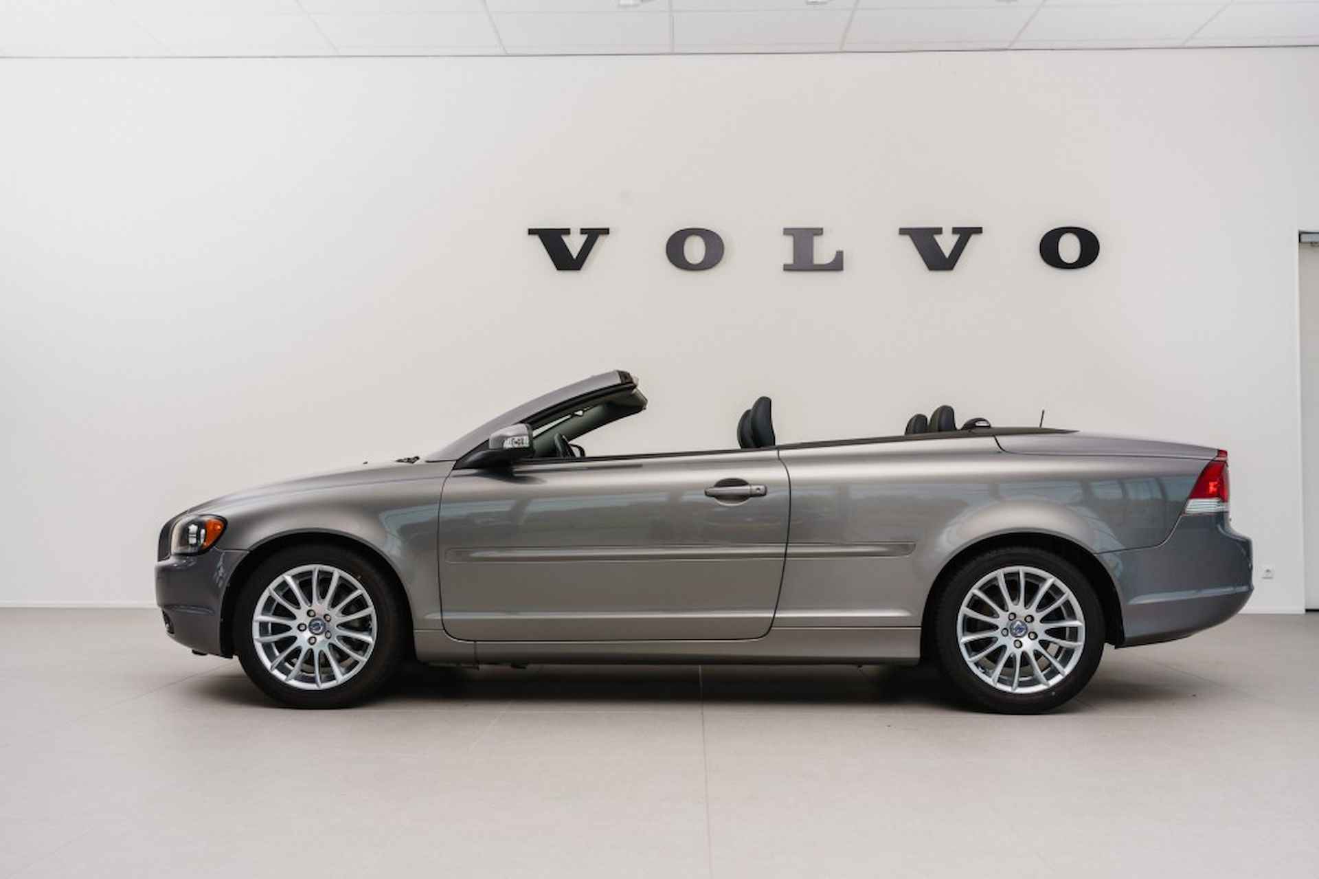 VOLVO C70 2.4 Momentum - 2/24