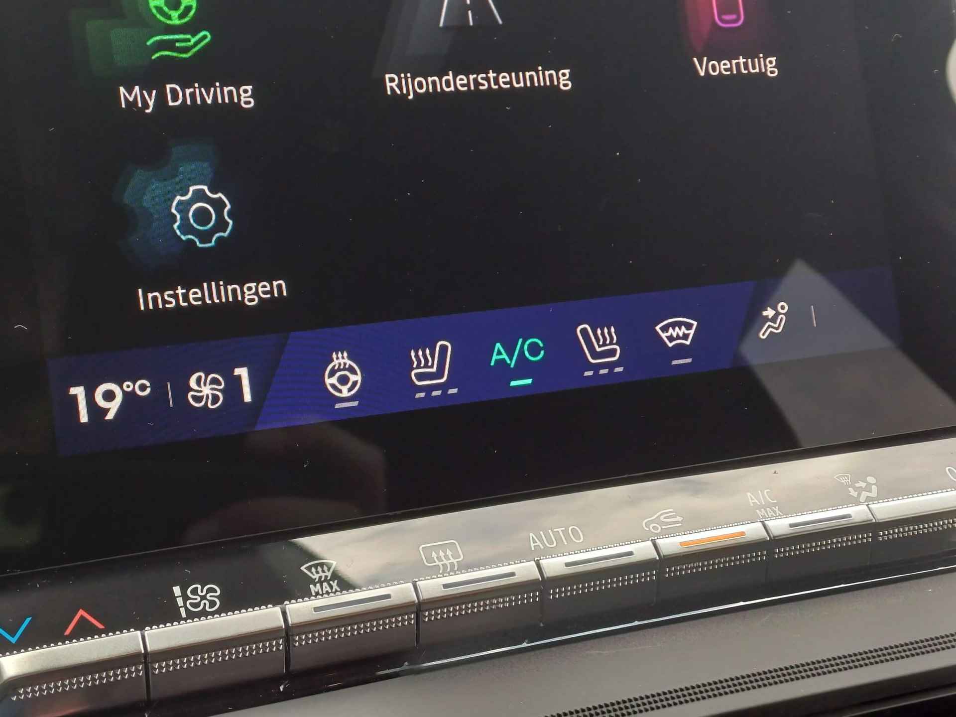 Renault Symbioz 1.6 E-Tech hybrid 145 iconic Automaat / Camera 360 / Climate Control / Lichtmetalen Velgen / Apple Carplay-Android Auto / Verwarmd Stuurwiel - 24/40