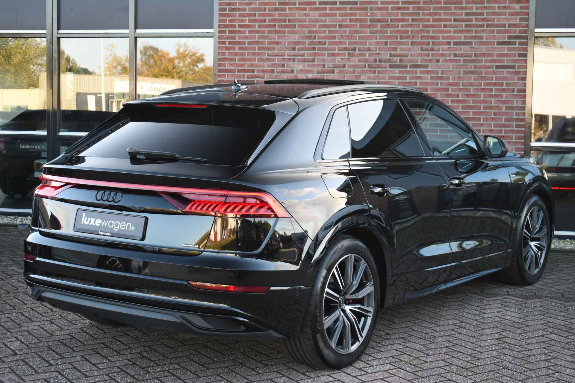 Audi Q8 55 TFSI e quattro S-Line Pano HUD B&O Soft-close 21inch Luchtv - 32/84