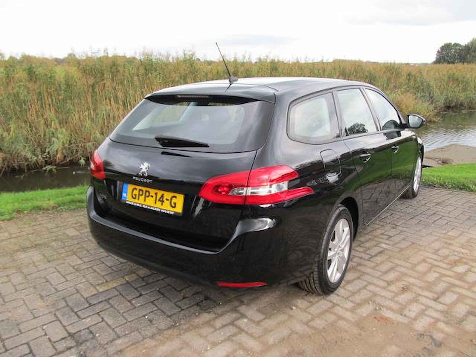 Peugeot 308 SW 1.2 PureTech Allure - 4/26