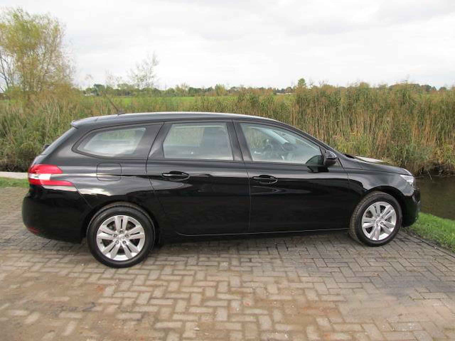 Peugeot 308 SW 1.2 PureTech Allure - 5/26