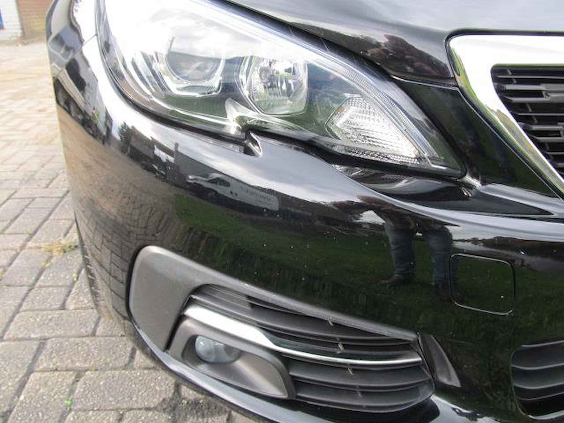 Peugeot 308 SW 1.2 PureTech Allure - 8/26