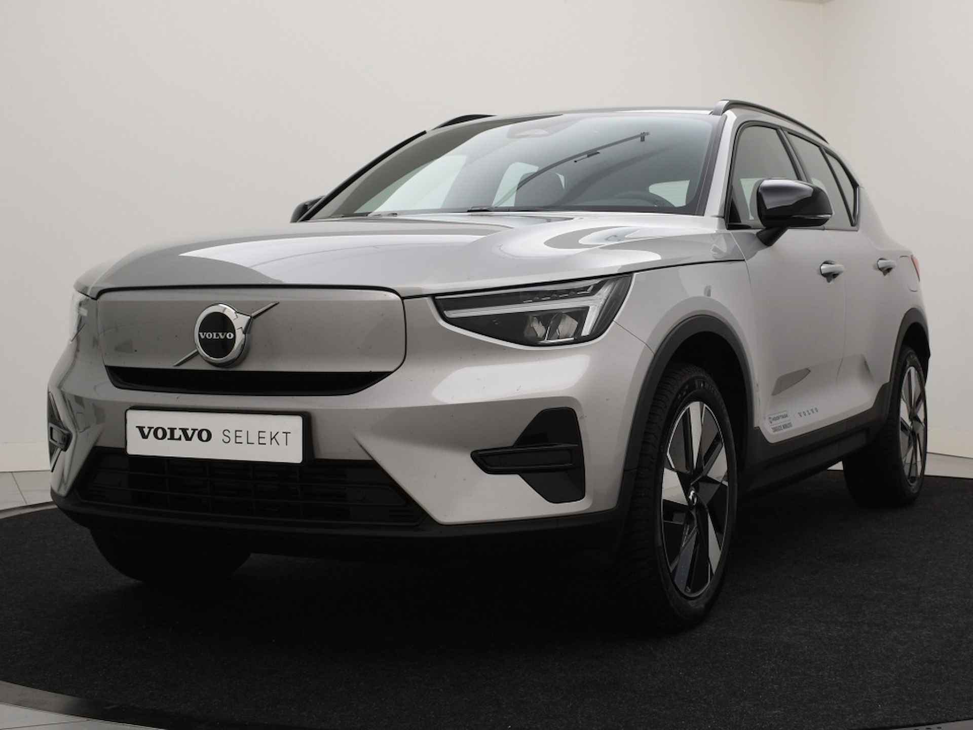 Volvo XC40 RECHARGE PURE ELECTRIC ESSENTIAL GOOGLE MAPS BLUETOOTH PARK ASSI - 2/34